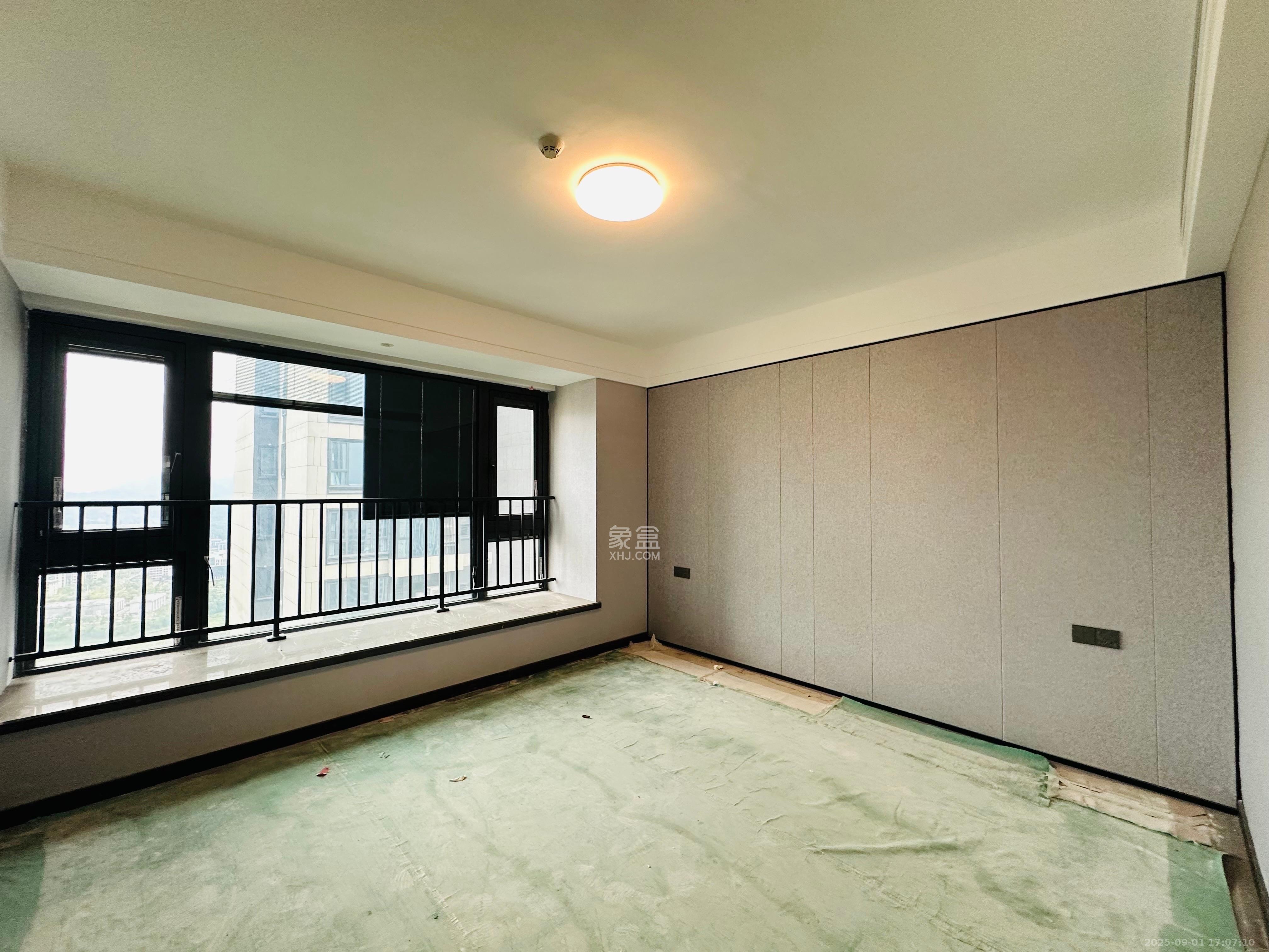 绿地麓云国际一期 6室2厅3卫 7500.0元/月 绿地麓云国际一期 6室2厅3卫 7500.0元/月室内图