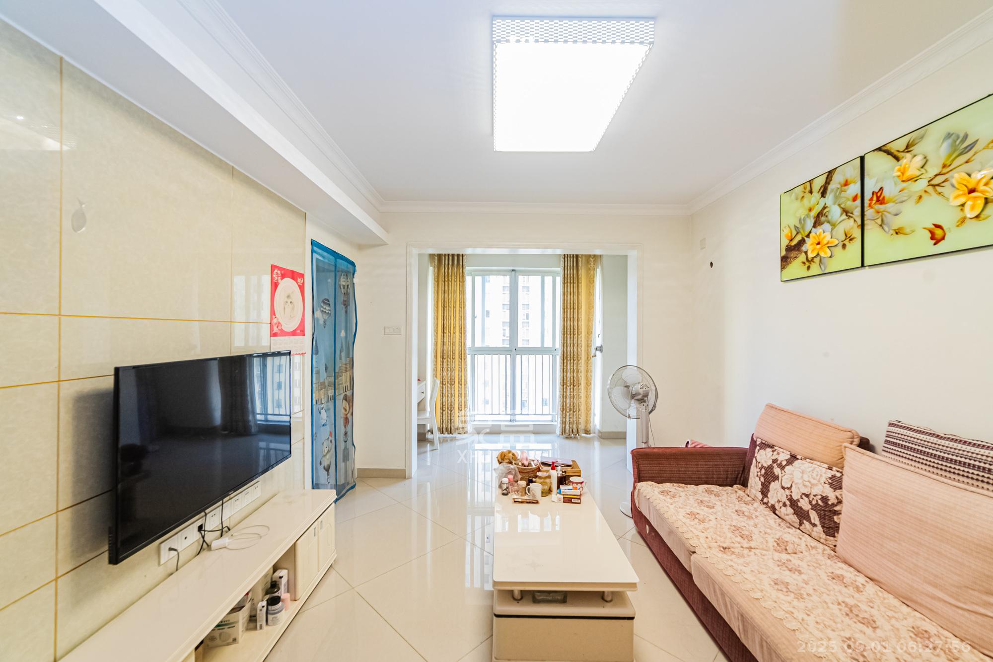 万国城(当代满庭春MOMA)三期 2室2厅1卫 69.0万 万国城(当代满庭春MOMA)三期 2室2厅1卫 69.0万客厅