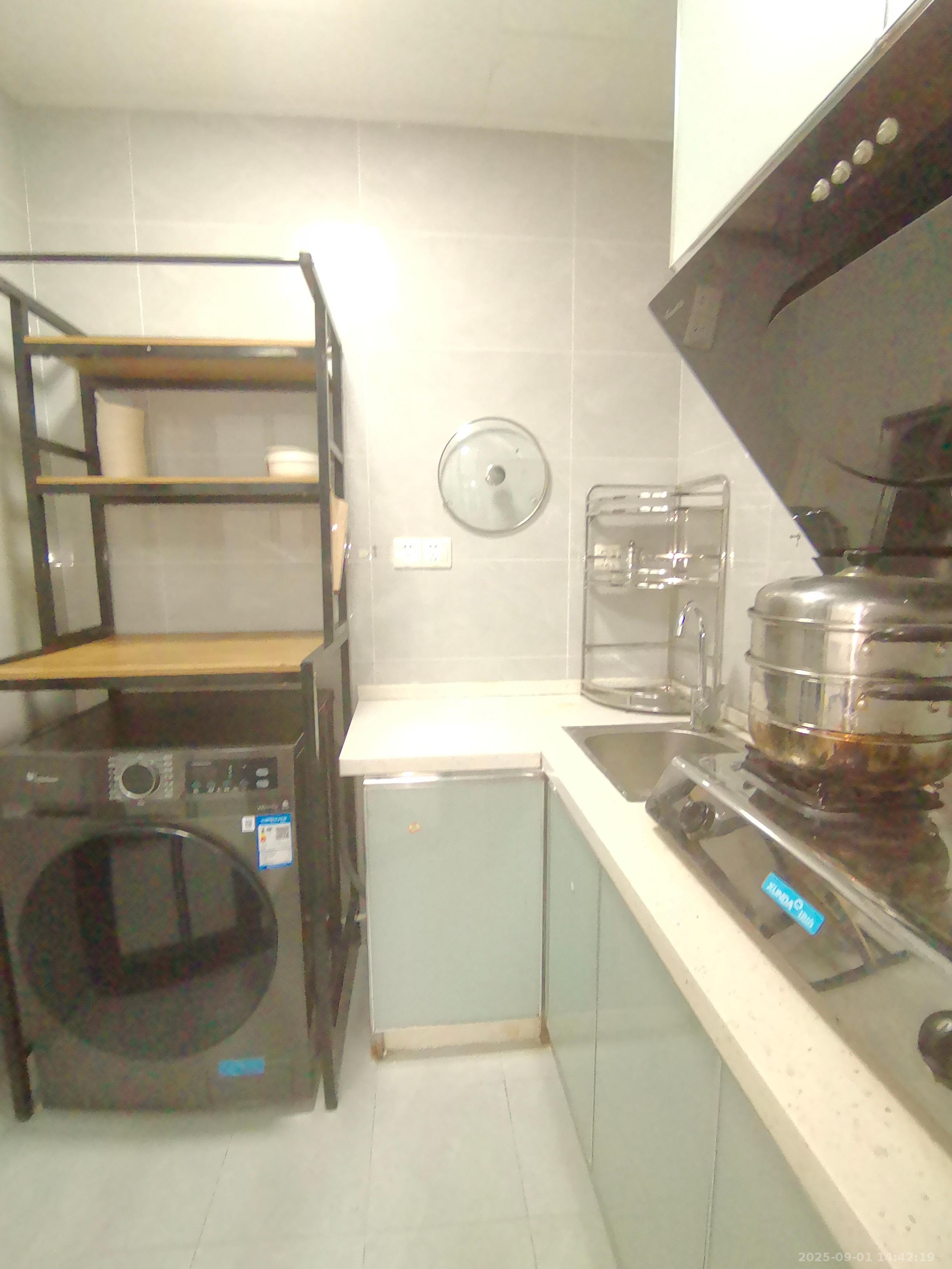 同丰中央广场  1室1厅1卫    1000.0元/月 同丰中央广场  1室1厅1卫    1000.0元/月室内图