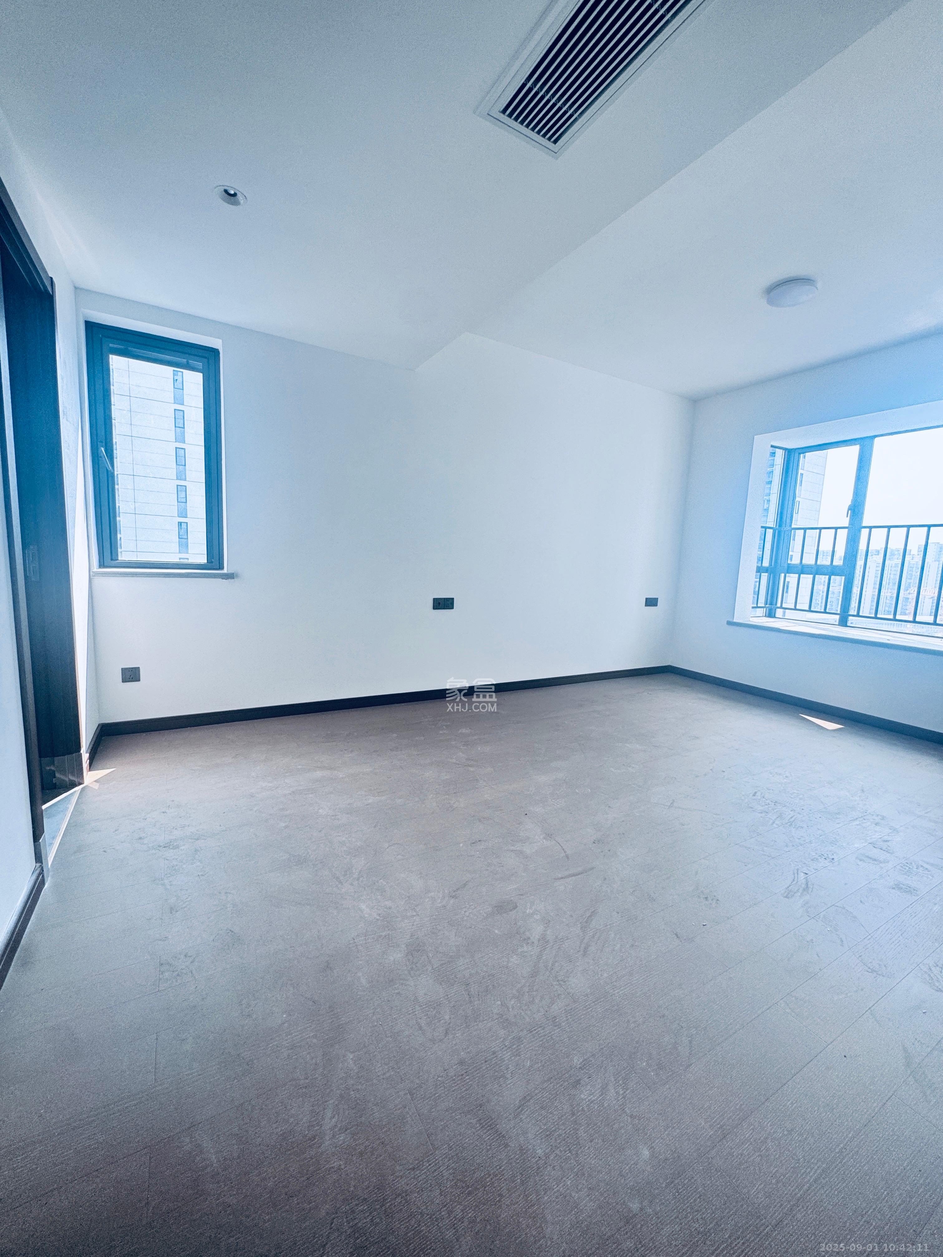 卓越洋湖晴翠  4室2厅1卫    3800.0元/月室内图