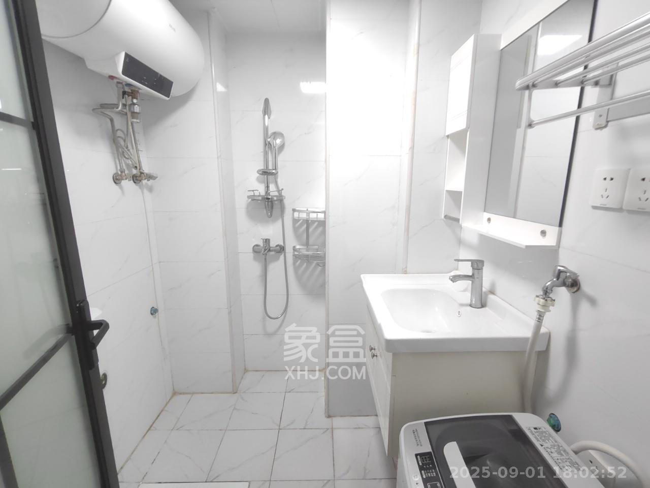 洋湖时代  1室0厅0卫    1300.0元/月 洋湖时代  1室0厅0卫    1300.0元/月