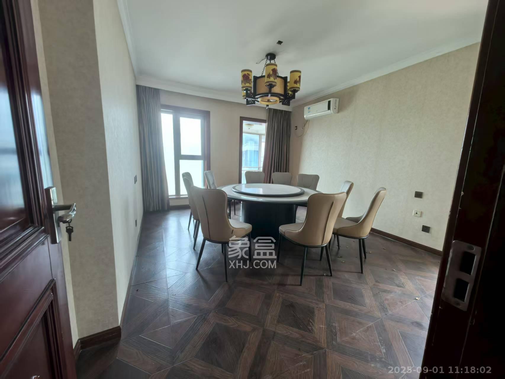 潮宗御苑 4室2厅2卫 8000.0元/月 潮宗御苑 4室2厅2卫 8000.0元/月室内图