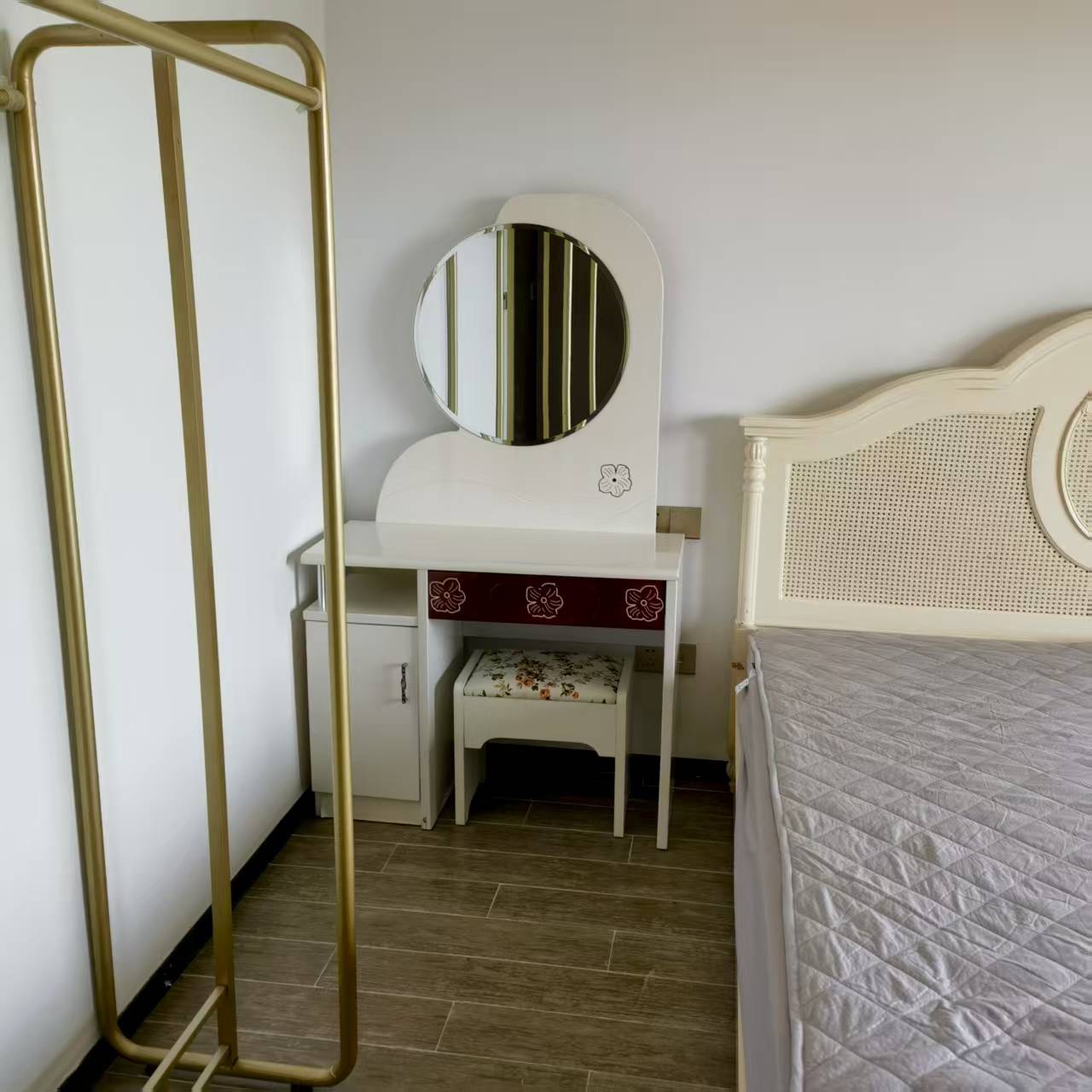 观澜湖观悦二期 3室2厅1卫 2200.0元/月 观澜湖观悦二期 3室2厅1卫 2200.0元/月室内图