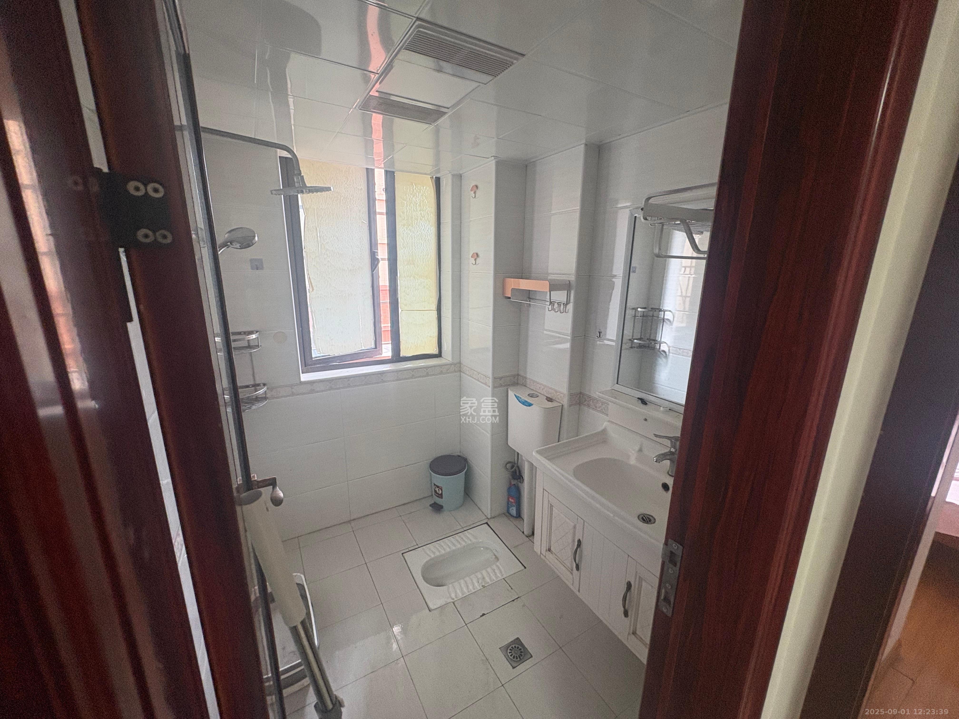 盛地春天里 3室2厅1卫 1400.0元/月 盛地春天里 3室2厅1卫 1400.0元/月室内图