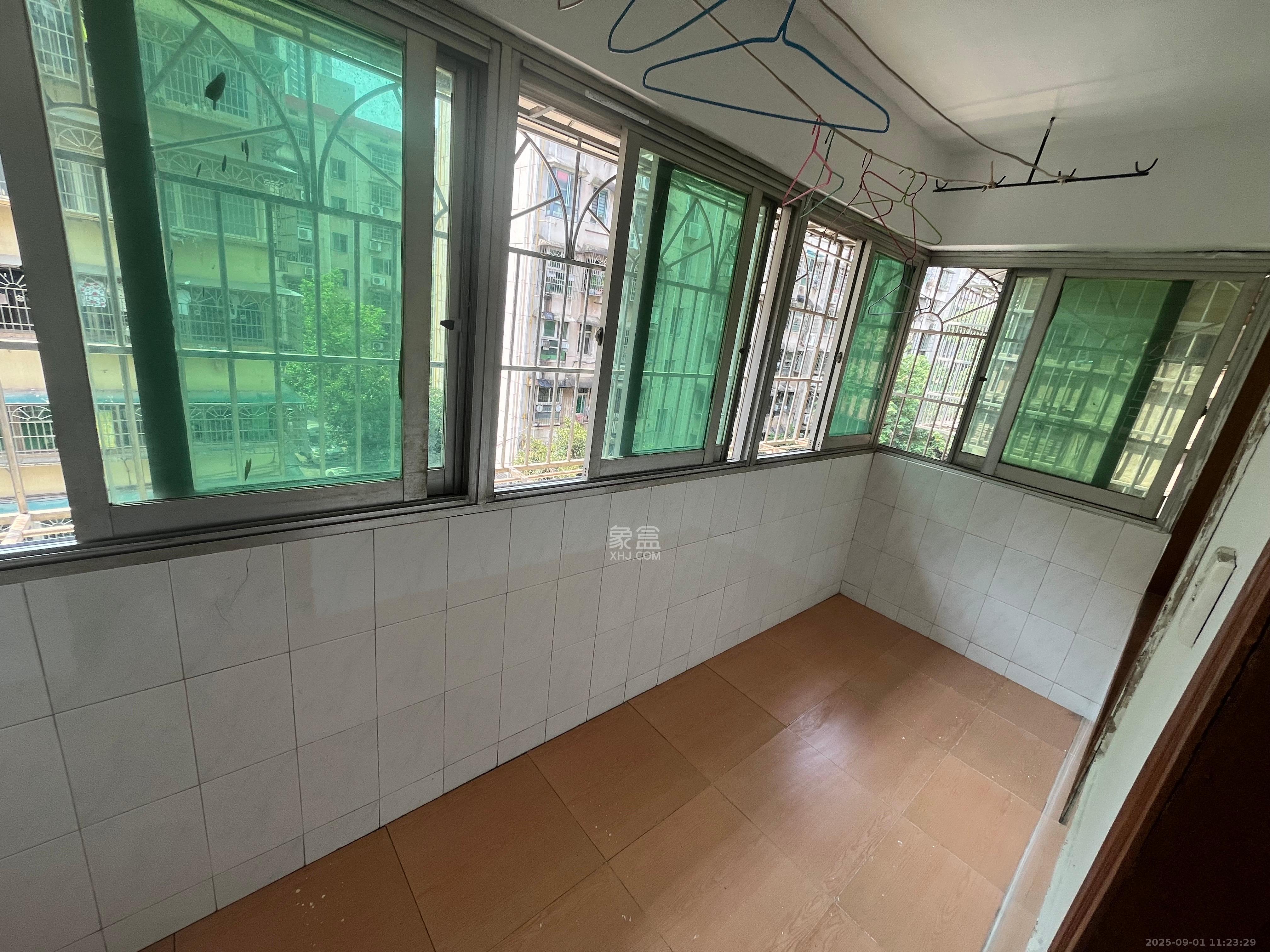 新天小区  3室2厅1卫    1500.0元/月室内图