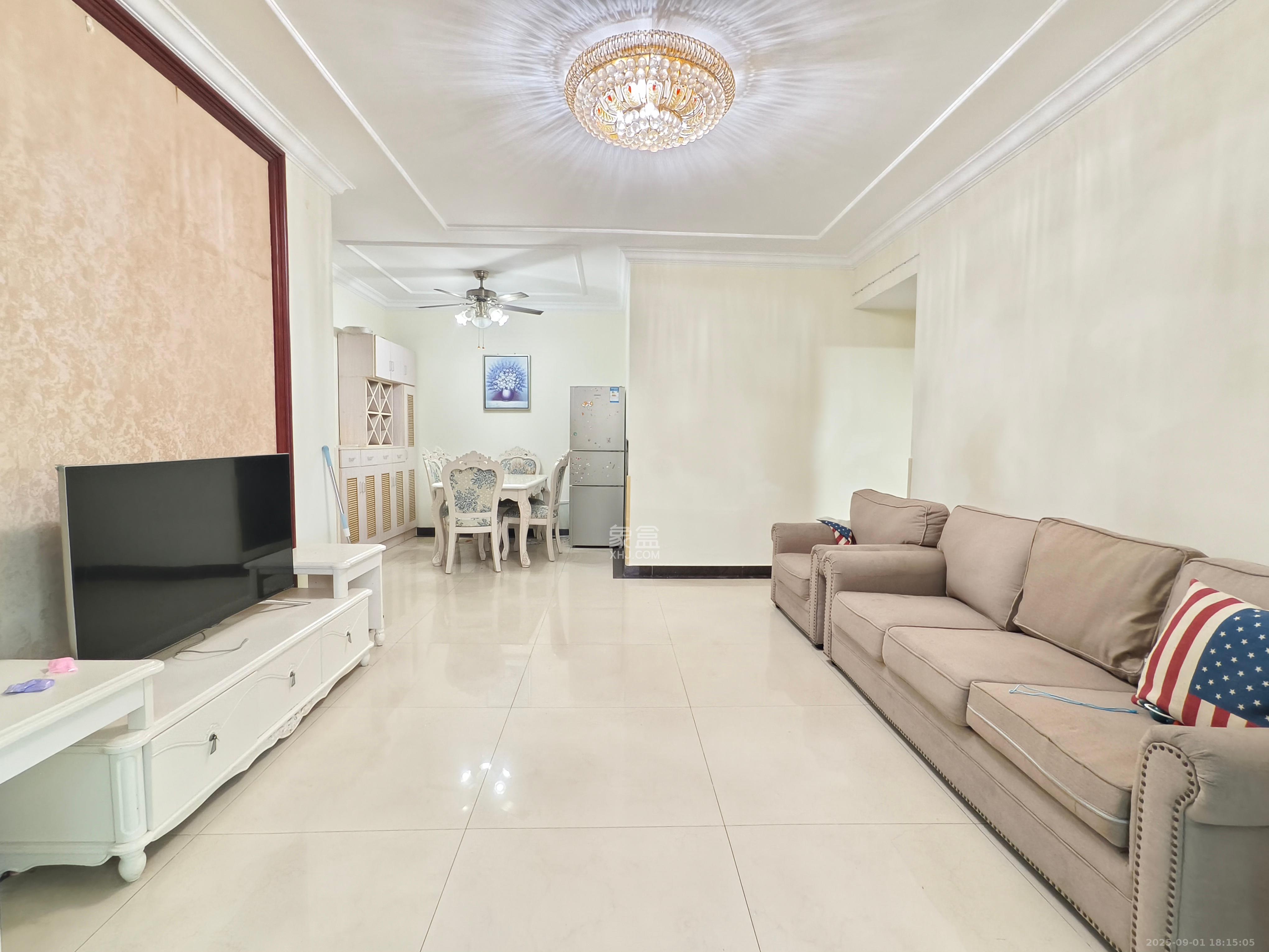 恒大翡翠华庭 3室2厅2卫 2300.0元/月 恒大翡翠华庭 3室2厅2卫 2300.0元/月室内图