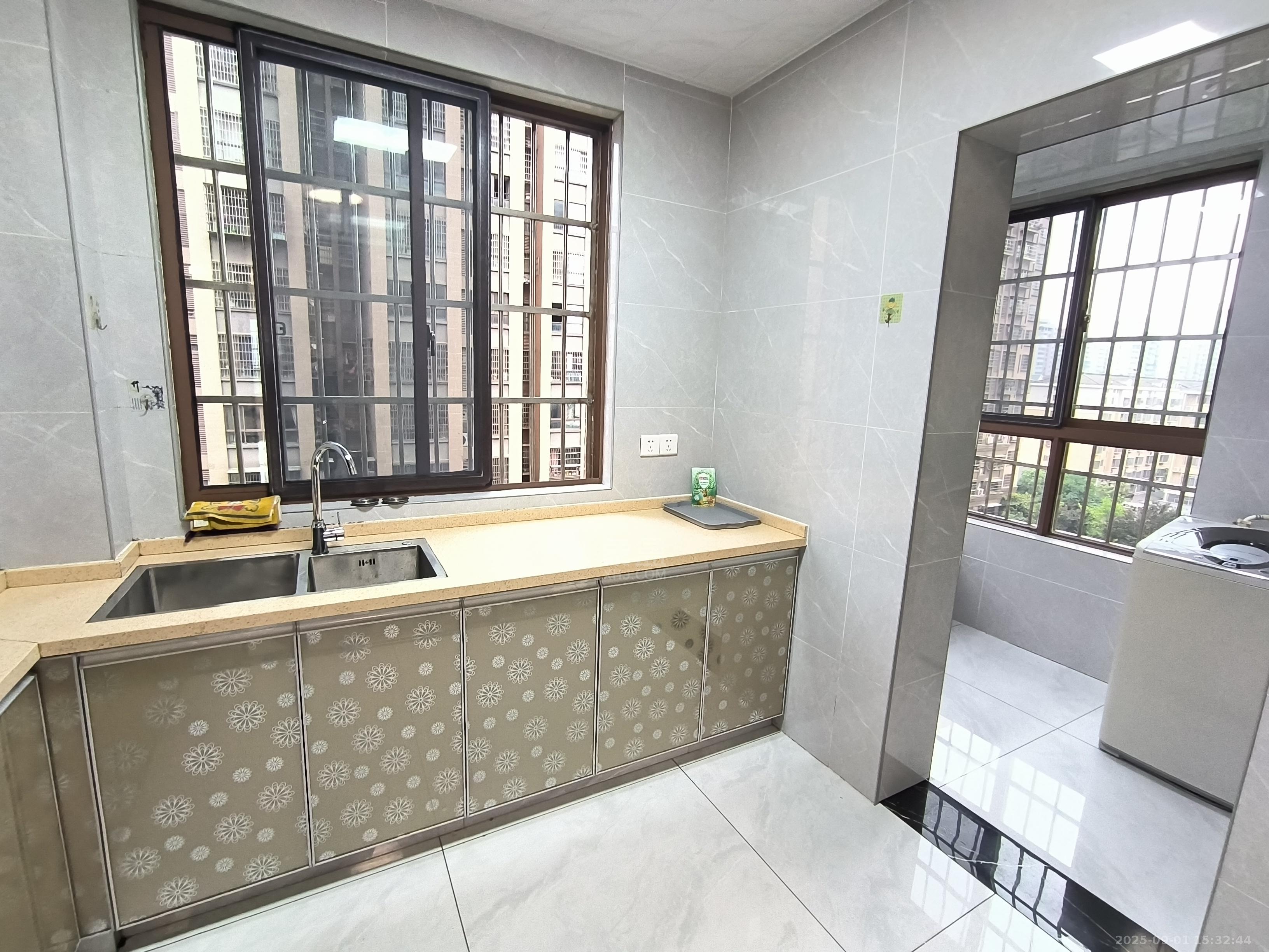 凿石凤凰苑  3室2厅1卫    1600.0元/月室内图