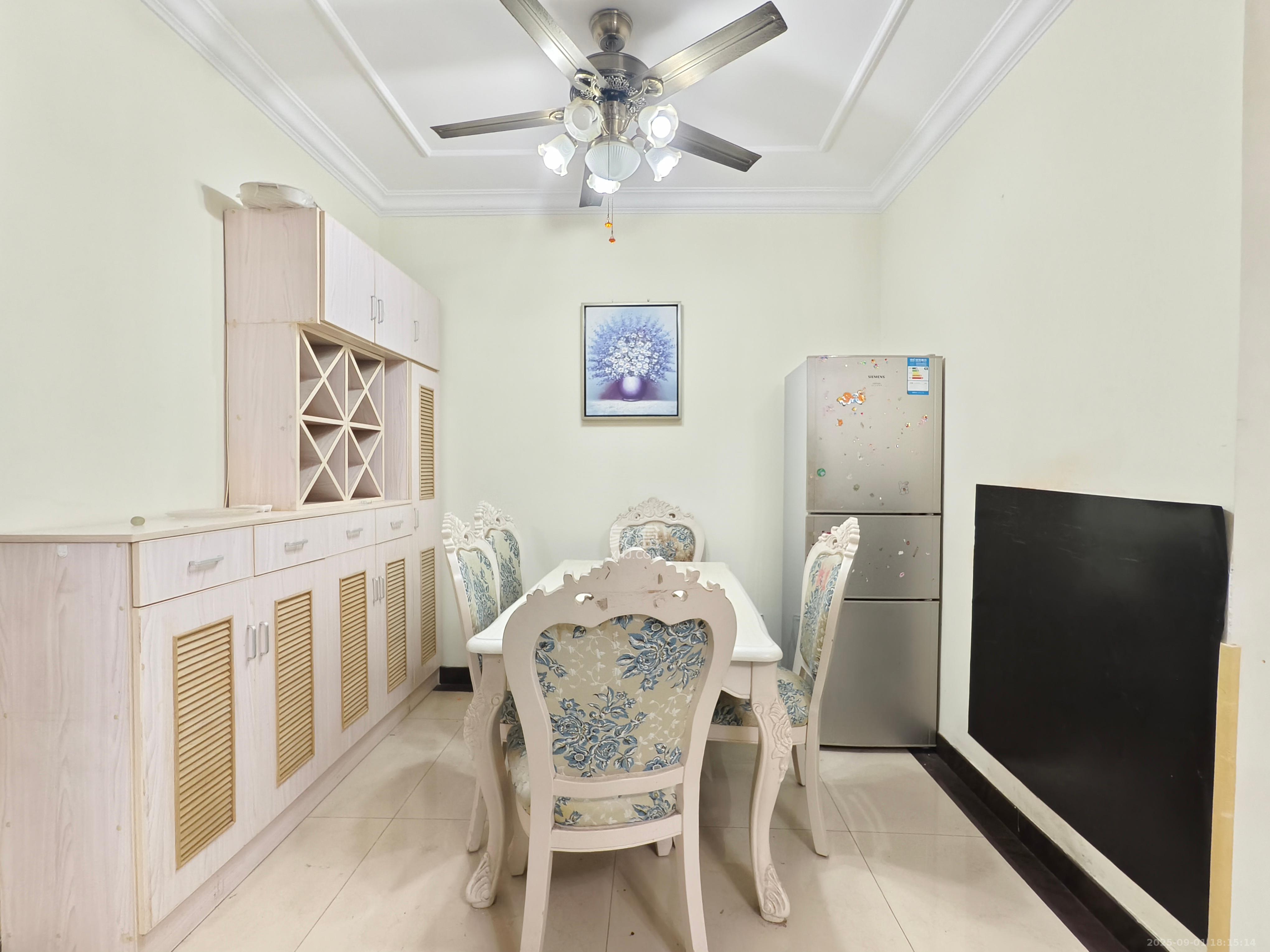 恒大翡翠华庭  3室2厅2卫    2300.0元/月室内图