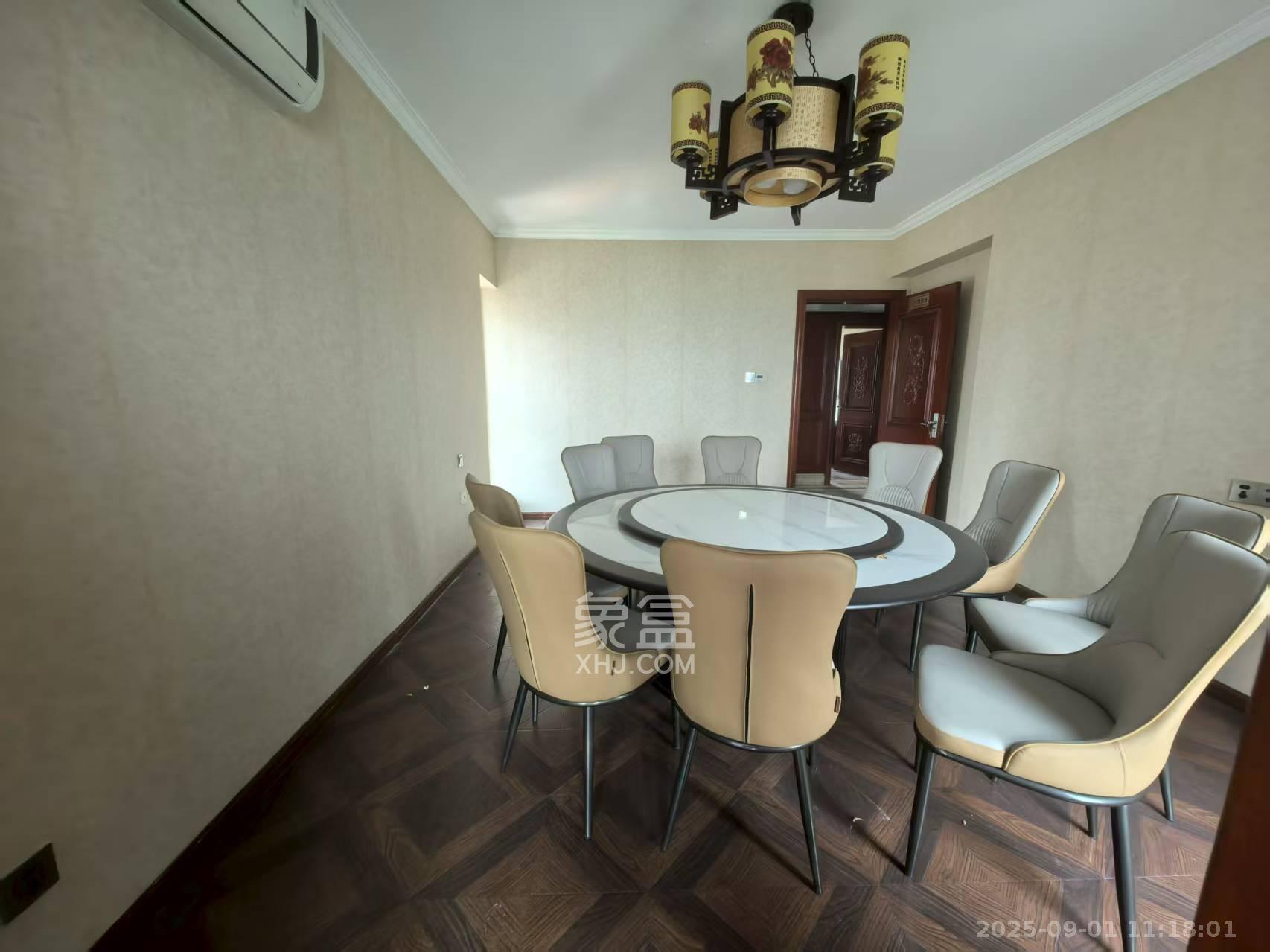 潮宗御苑 4室2厅2卫 8000.0元/月 潮宗御苑 4室2厅2卫 8000.0元/月室内图