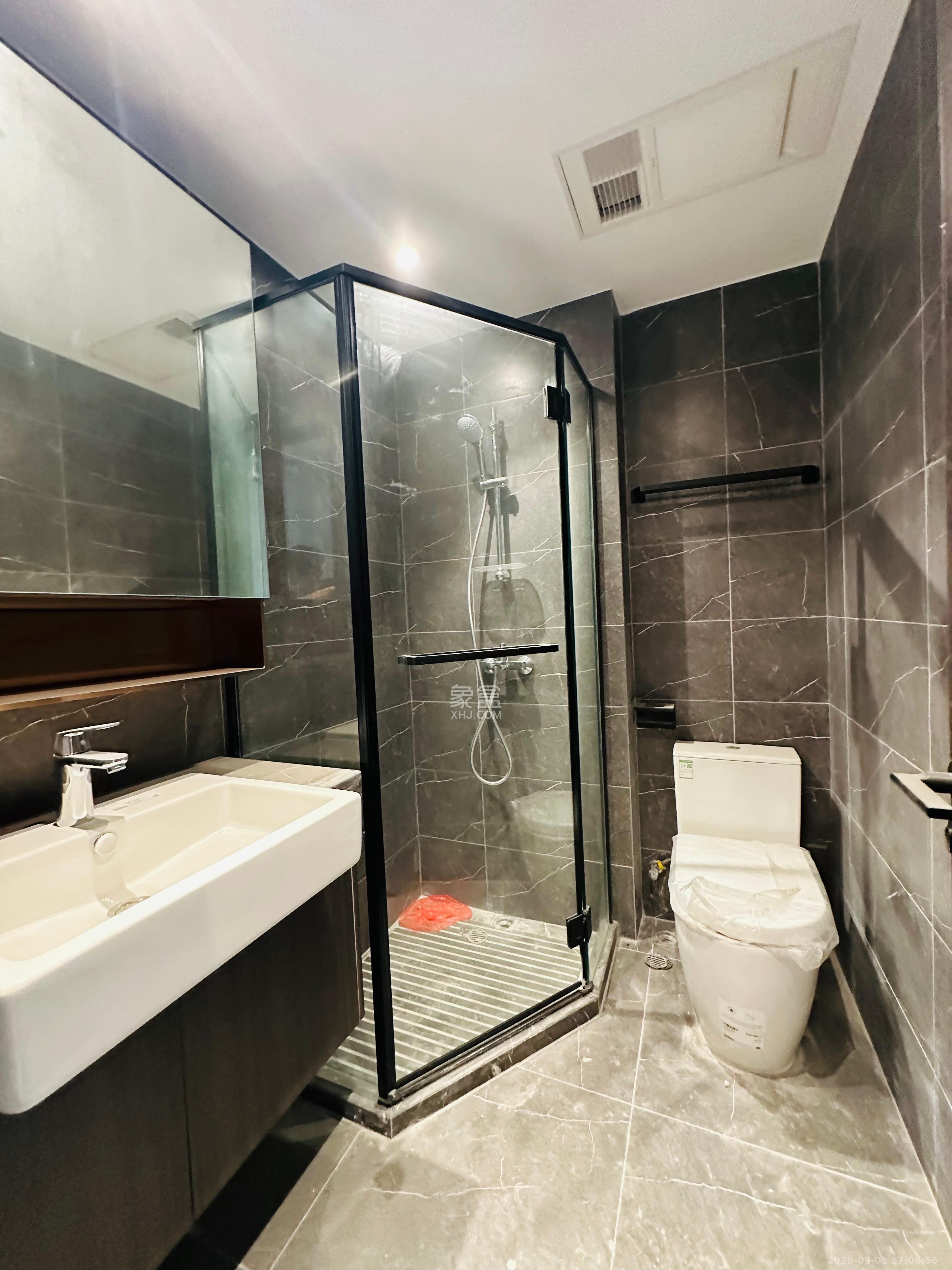 绿地麓云国际一期 6室2厅3卫 7500.0元/月 绿地麓云国际一期 6室2厅3卫 7500.0元/月室内图