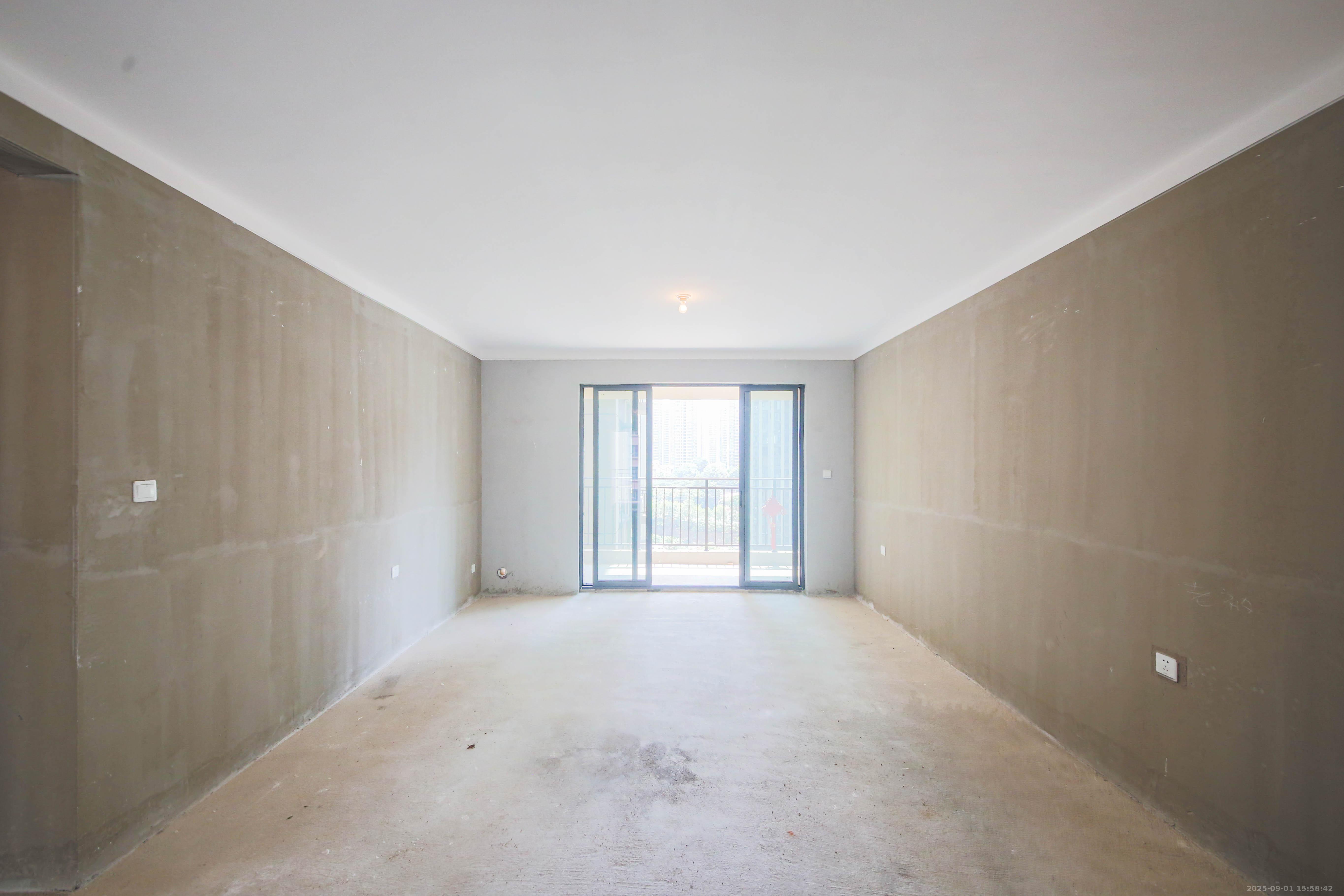 中建钰和城  4室2厅2卫   182.00万客厅