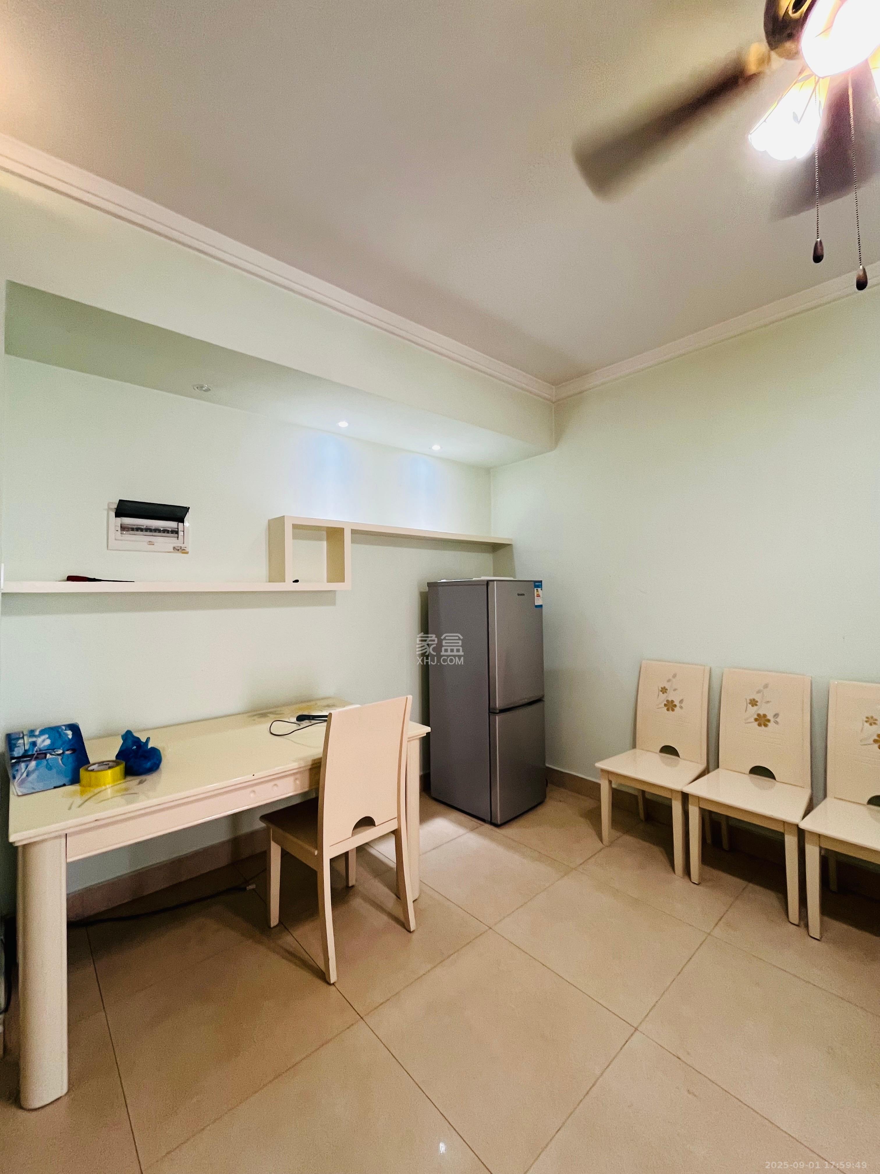 月湖兰庭  1室2厅2卫    2080.0元/月室内图