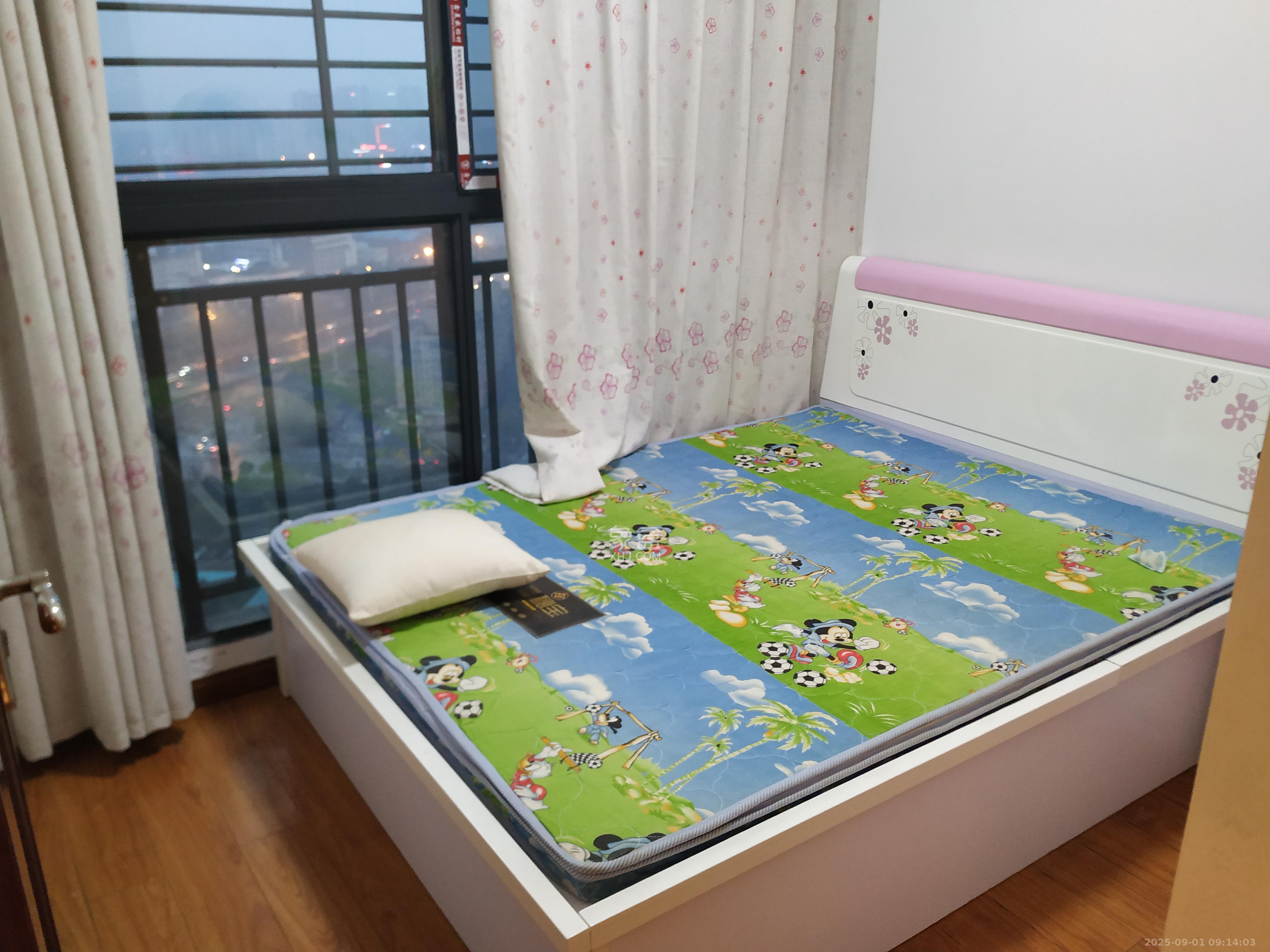 莱茵城  1室2厅2卫    2300.0元/月室内图