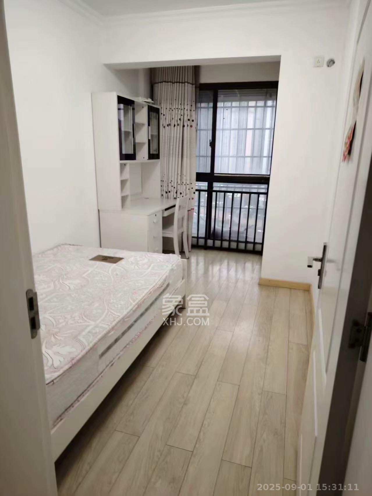 保利麓谷林语D区  1室2厅1卫   2500.00元/月室内图