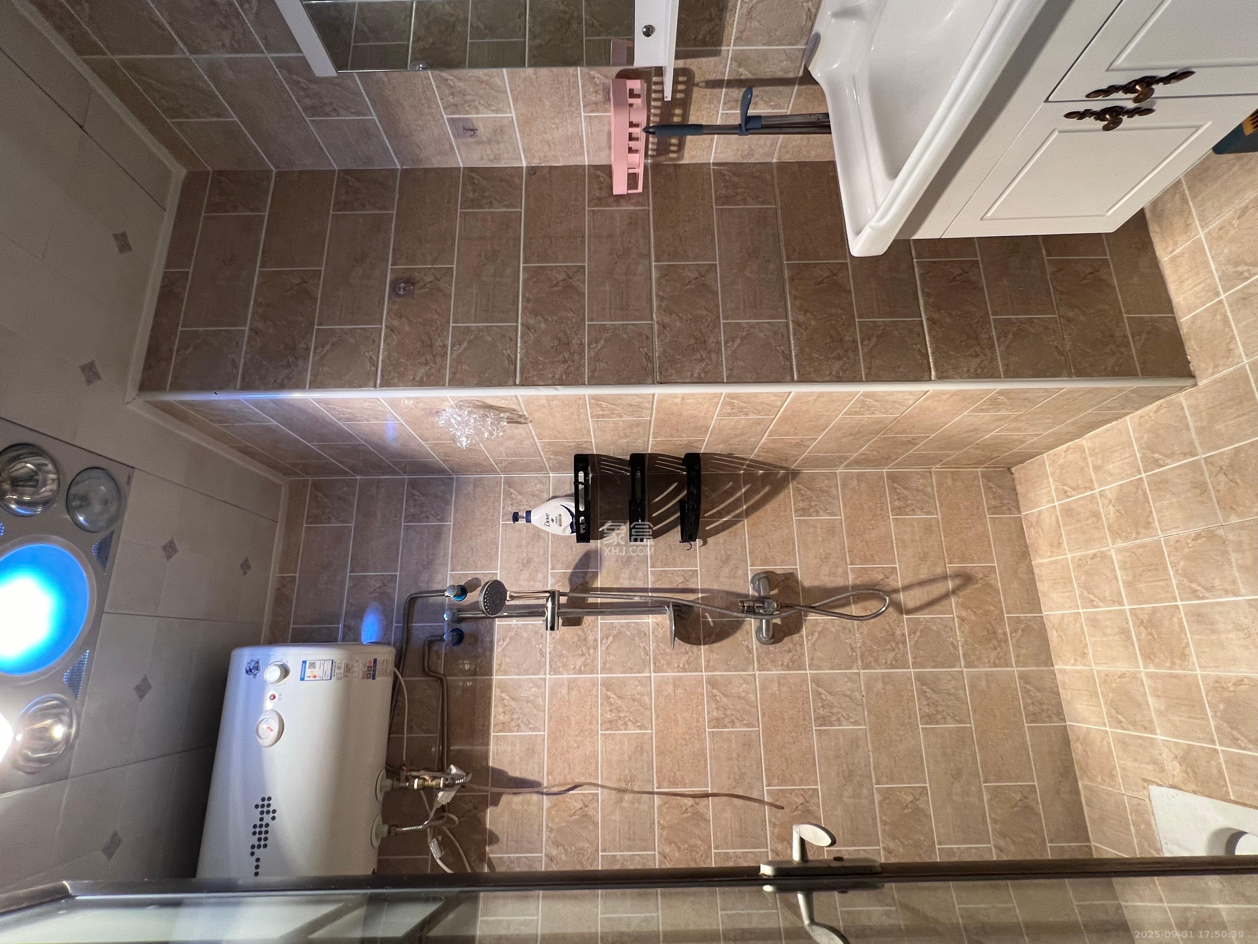 梅溪国际公寓(步步高新天地)  1室0厅1卫    1800.0元/月 梅溪国际公寓(步步高新天地)  1室0厅1卫    1800.0元/月室内图