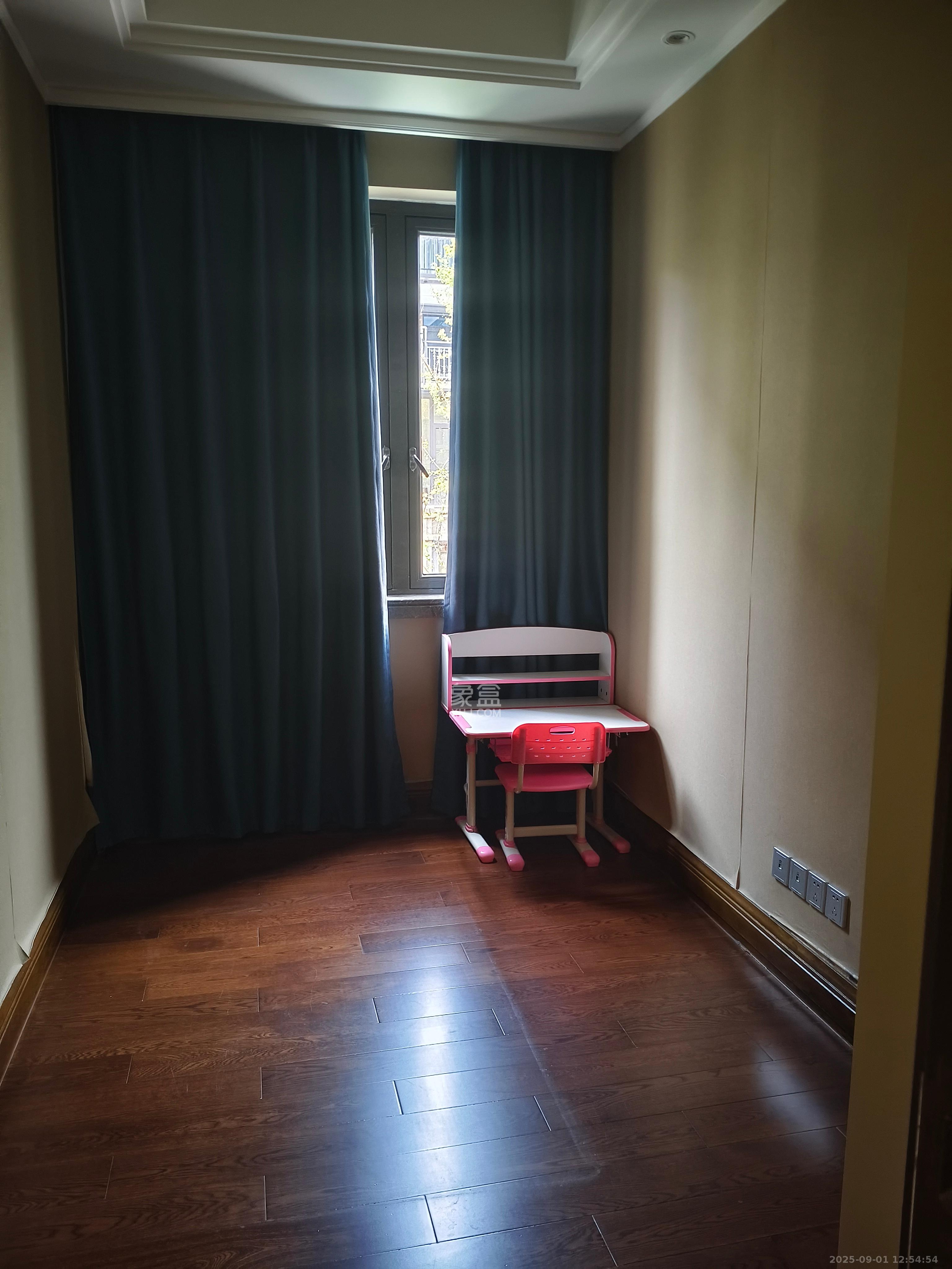 恒大御景天下城一期  4室2厅3卫    5000.0元/月 恒大御景天下城一期  4室2厅3卫    5000.0元/月室内图