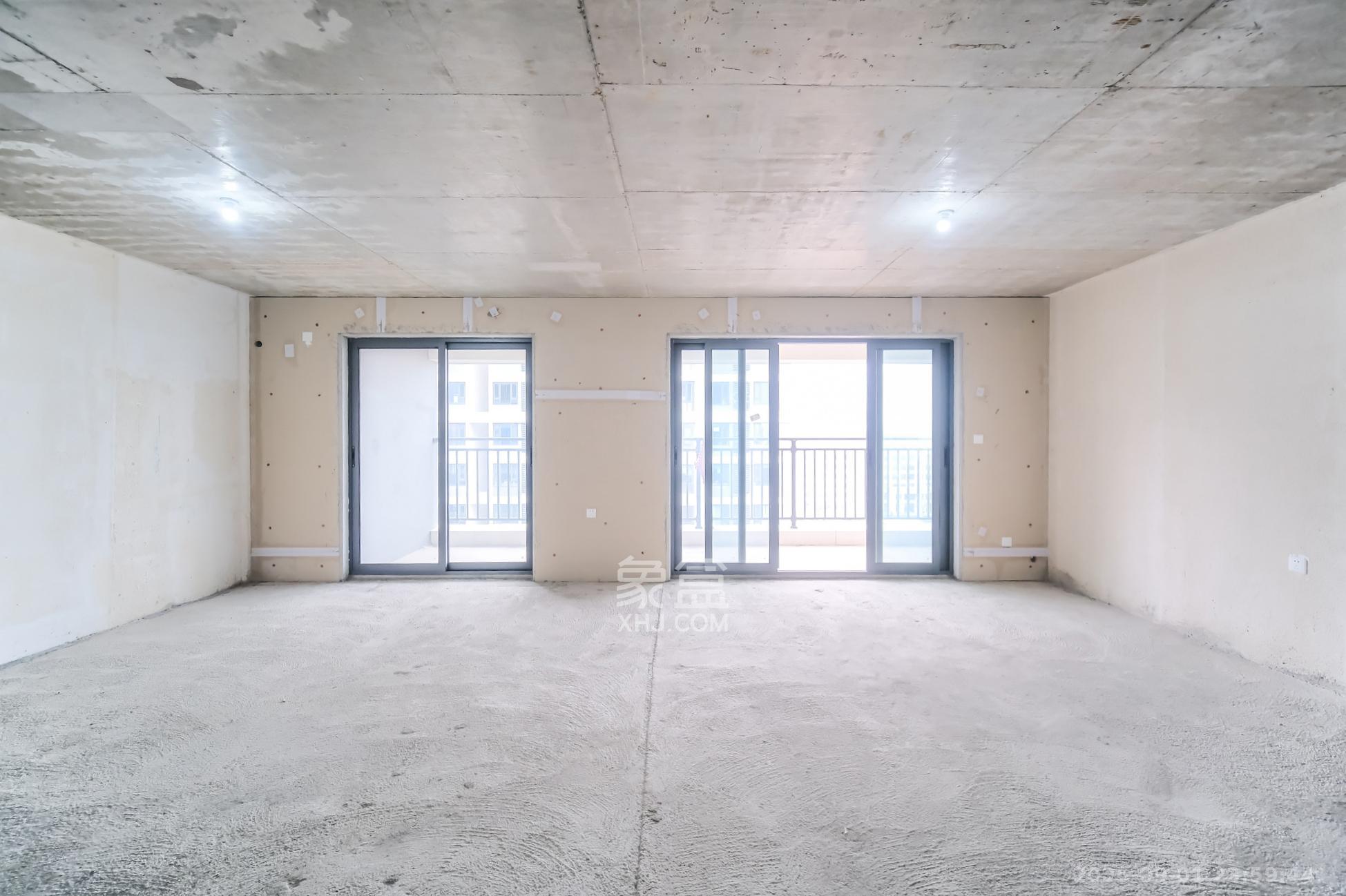 保利金香槟 4室2厅2卫 121.2万 保利金香槟 4室2厅2卫 121.2万客厅