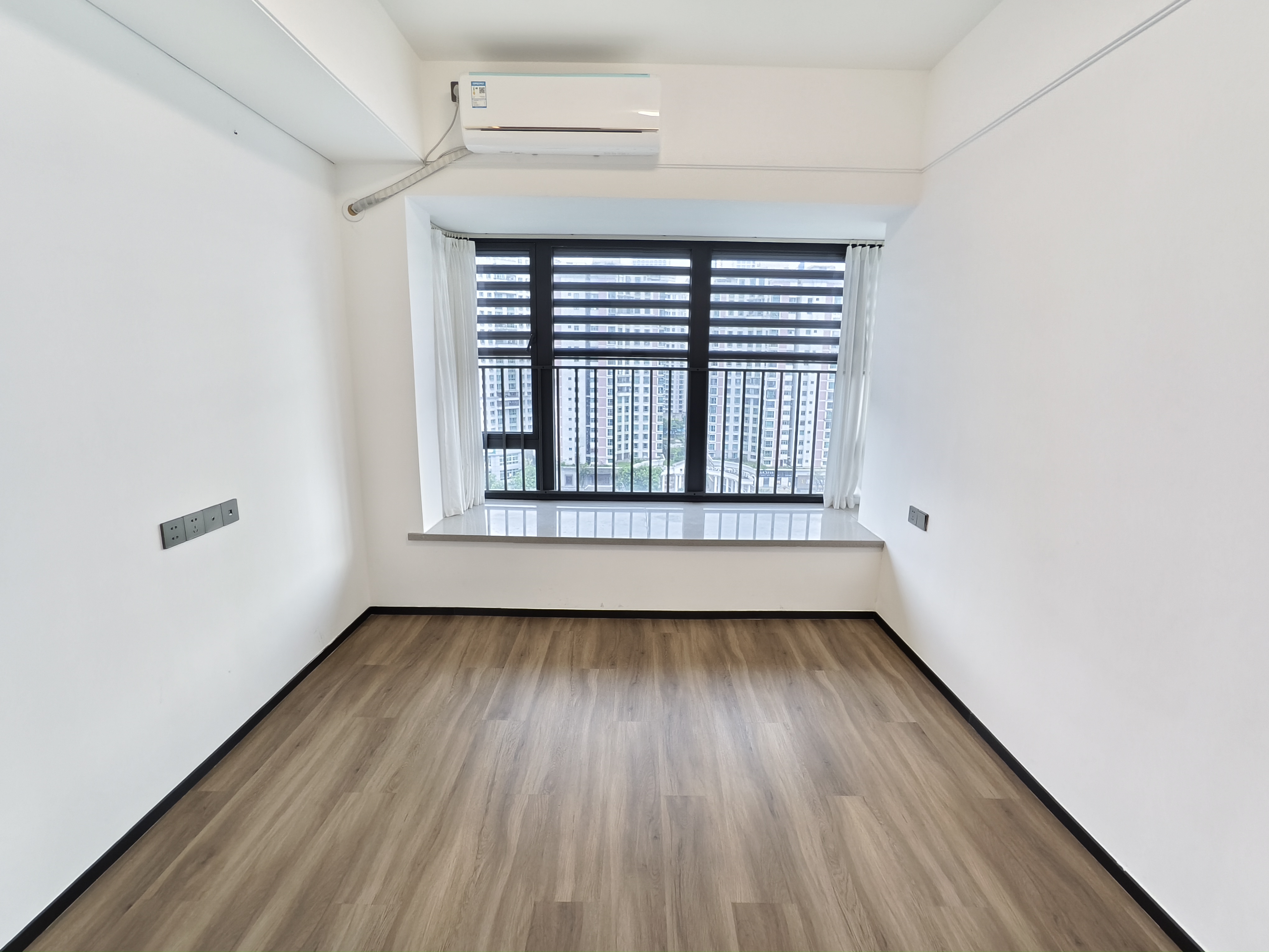 华润中心三期  4室2厅2卫    300.0万室内图