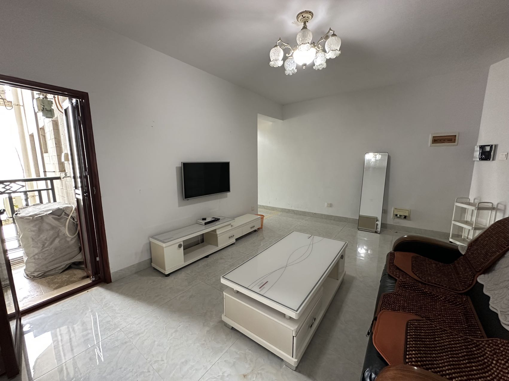 宇建城市花园  1室1厅1卫    2200.0元/月室内图