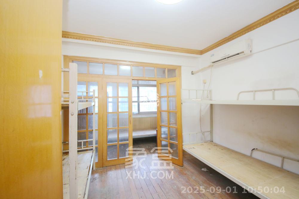 燕山街社区 3室1厅2卫 2400.0元/月 燕山街社区 3室1厅2卫 2400.0元/月室内图