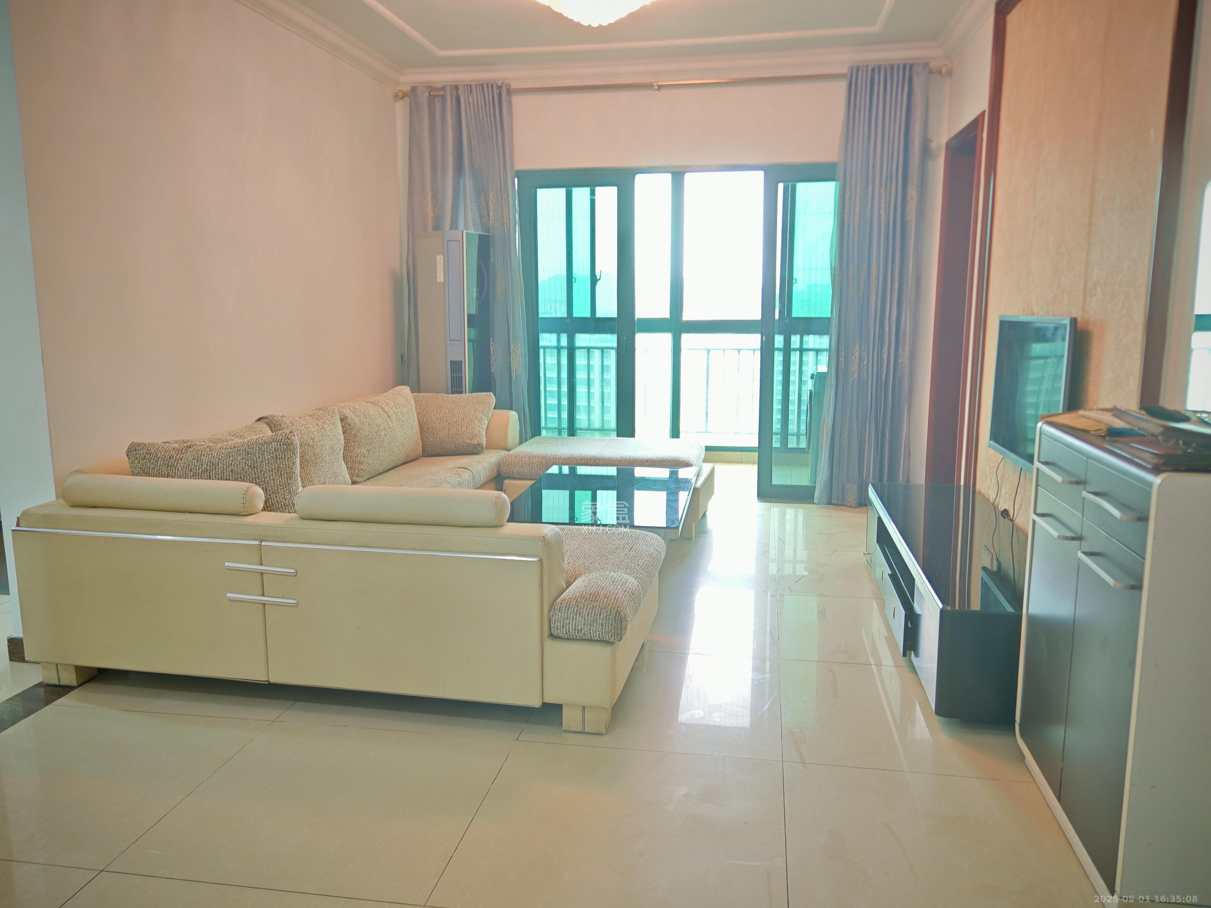 恒大华府  3室2厅1卫    2500.0元/月 恒大华府  3室2厅1卫    2500.0元/月室内图