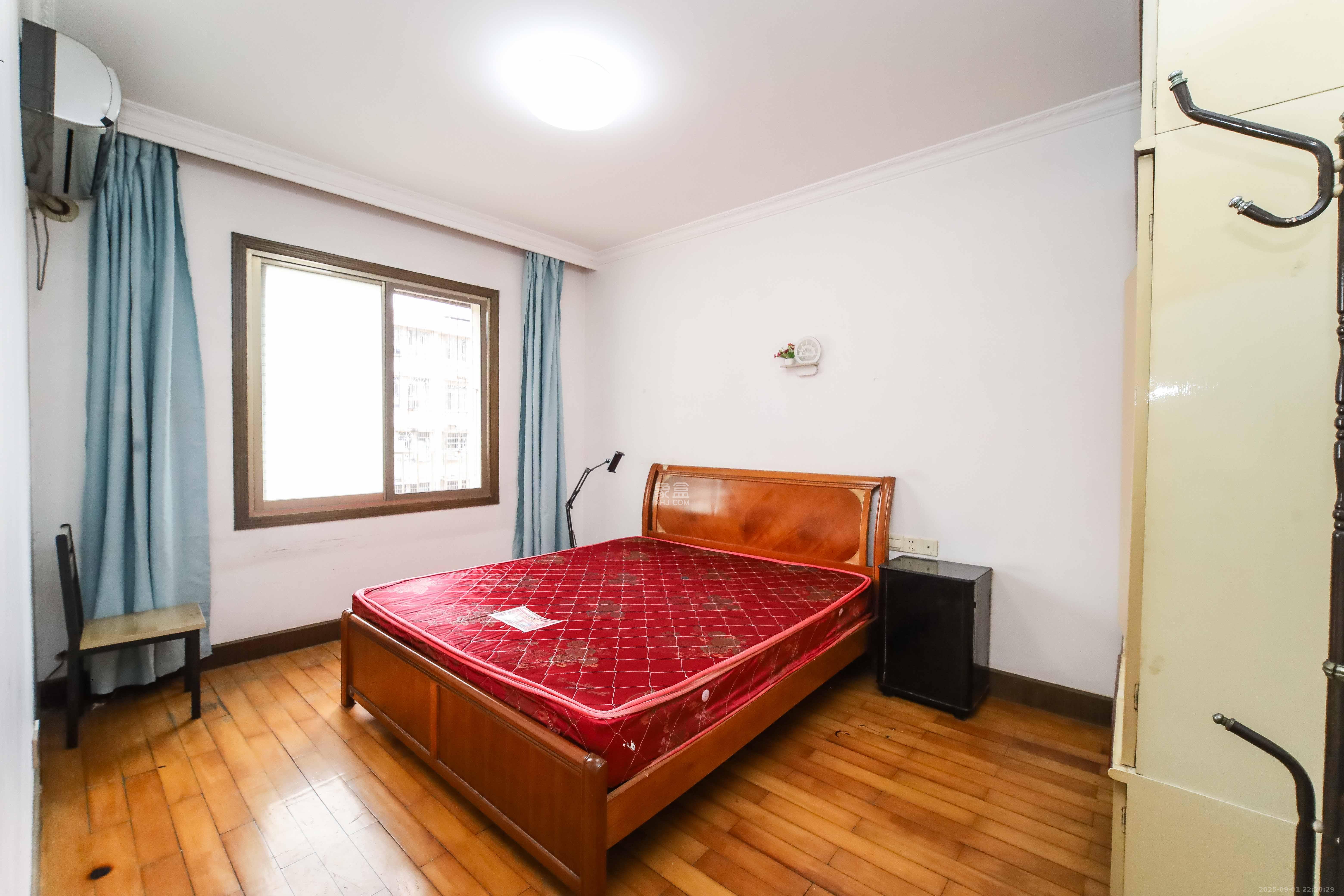 芙蓉区教育局学生校服服务部宿舍  2室2厅1卫    48.0万卧室