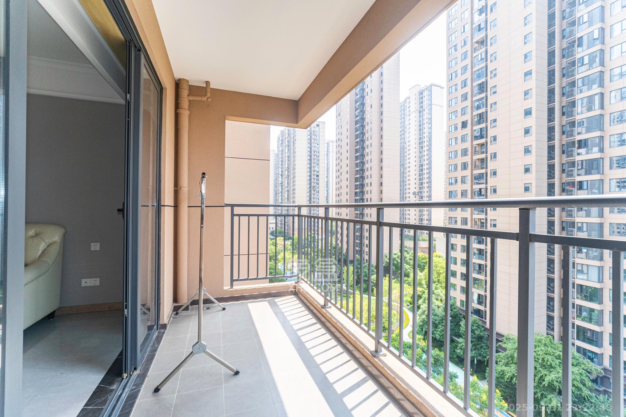 运达锦绣广场 4室2厅2卫 166.0万 运达锦绣广场 4室2厅2卫 166.0万阳台