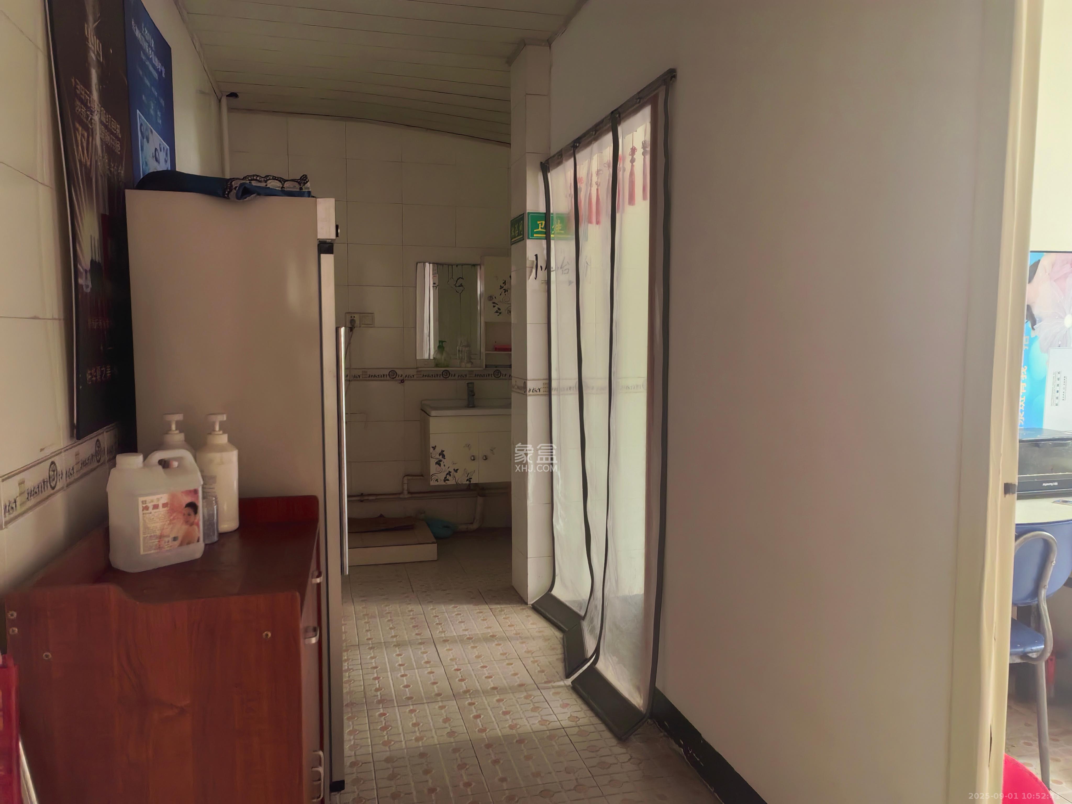 新月安置小区 5室2厅1卫 3300.0元/月 新月安置小区 5室2厅1卫 3300.0元/月室内图