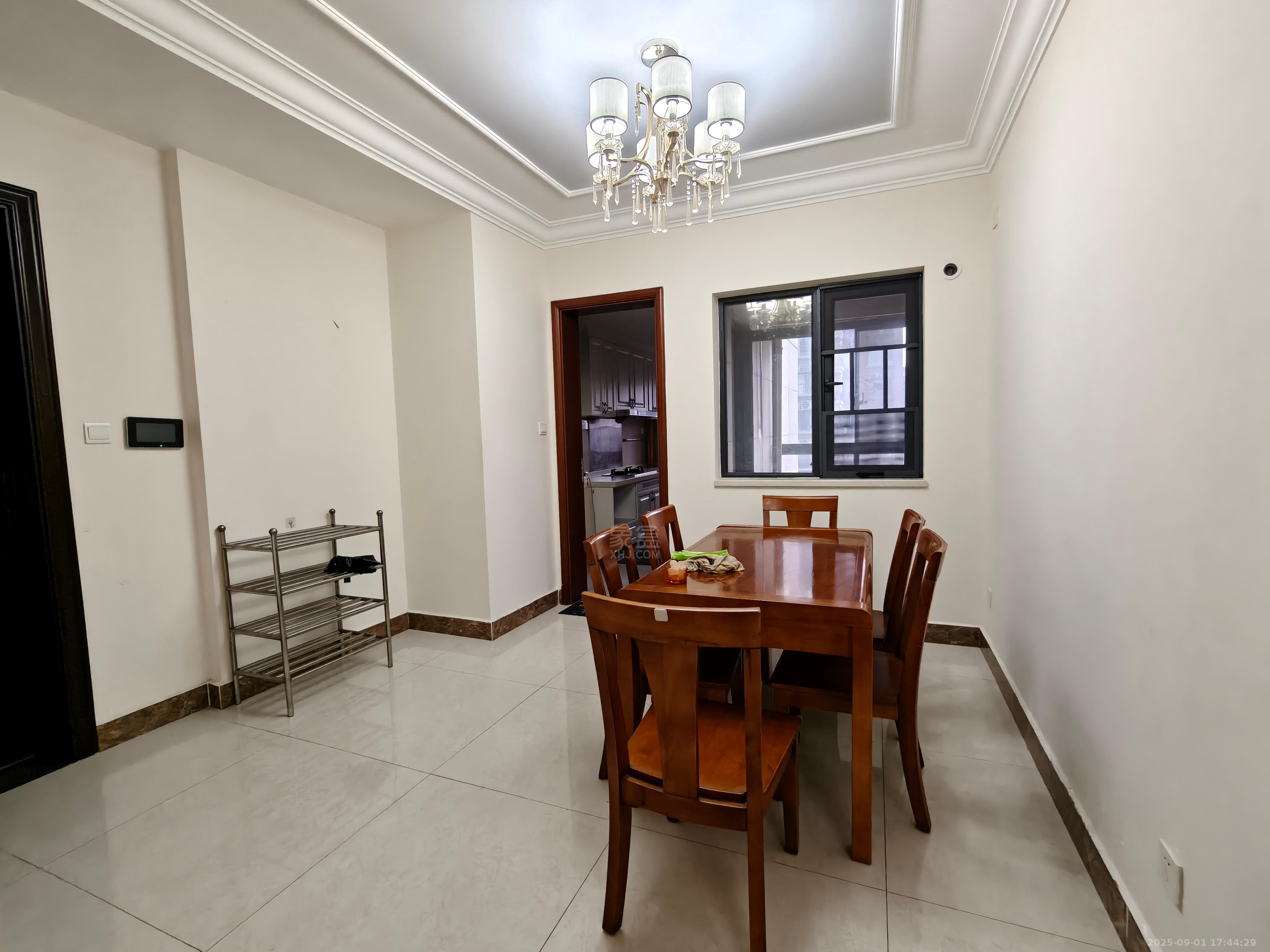 恒大华府 3室2厅2卫 2000.0元/月 恒大华府 3室2厅2卫 2000.0元/月室内图