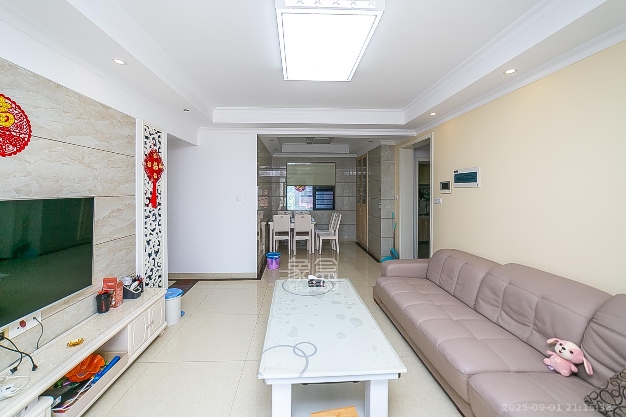 慢步江湾 4室2厅2卫 118.0万 慢步江湾 4室2厅2卫 118.0万客厅