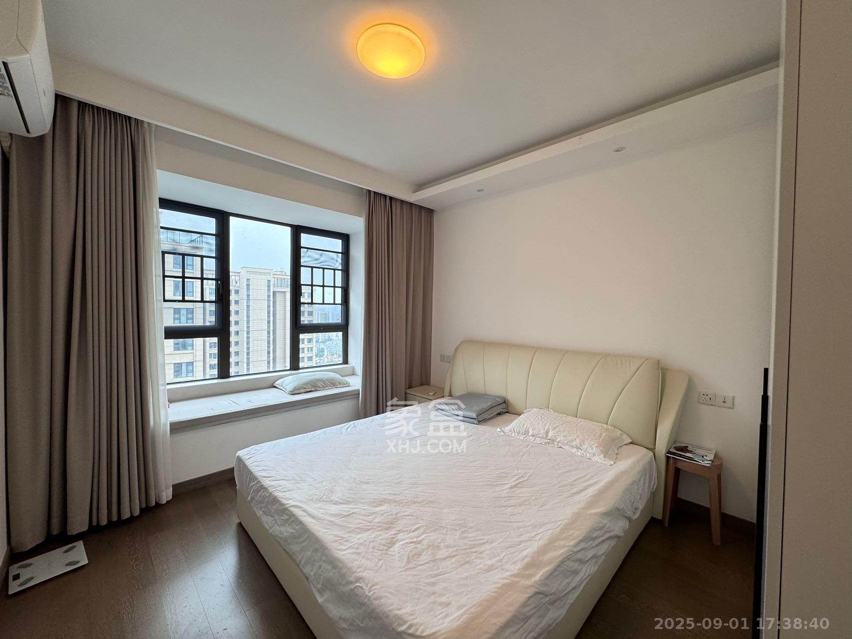 龙湖铂金中心(龙湖春江郦城)  3室2厅2卫    4700.0元/月 龙湖铂金中心(龙湖春江郦城)  3室2厅2卫    4700.0元/月室内图