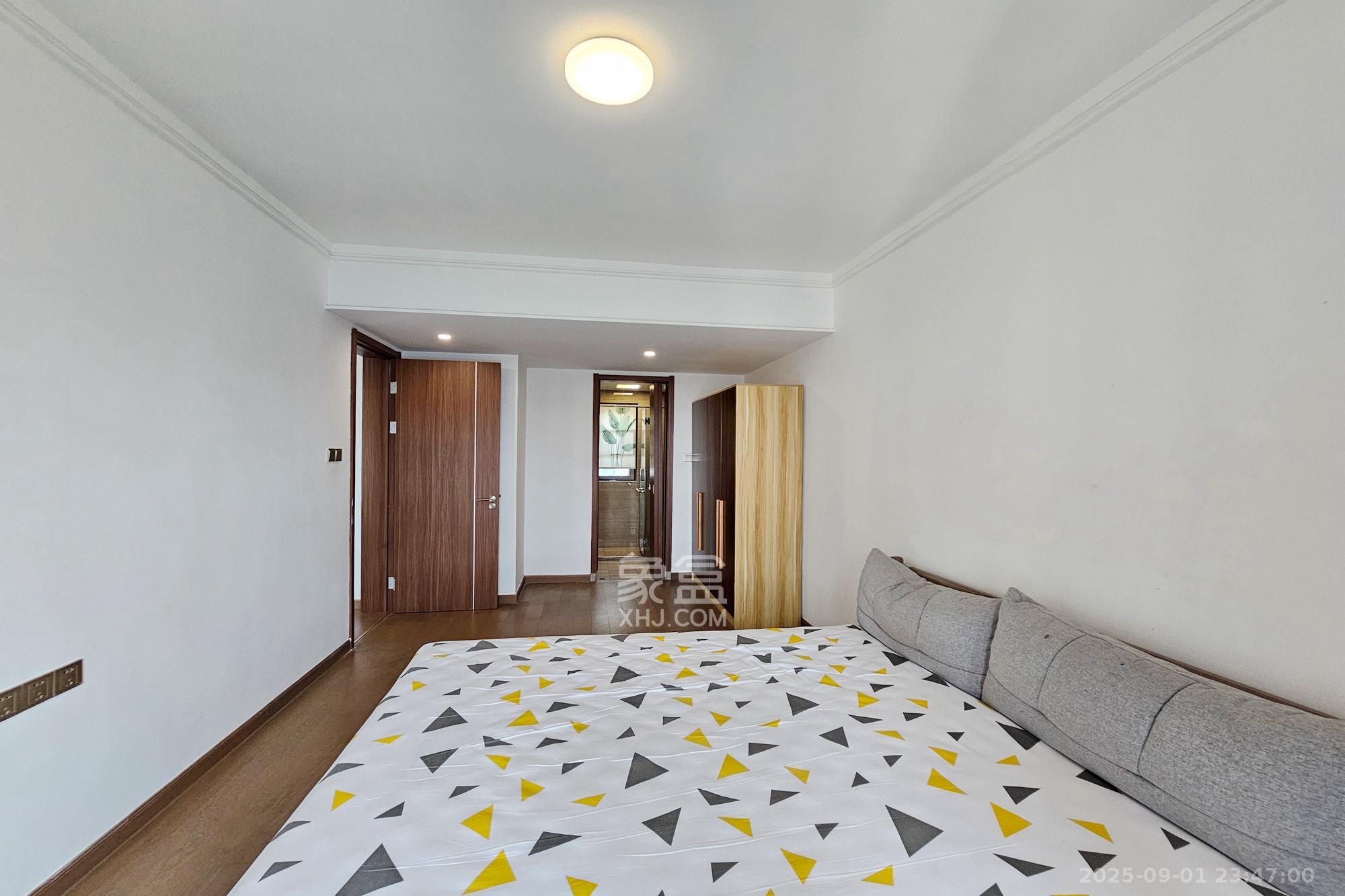 阳光城尚东湾蓝莓苑  4室2厅2卫    130.0万 阳光城尚东湾蓝莓苑  4室2厅2卫    130.0万卧室