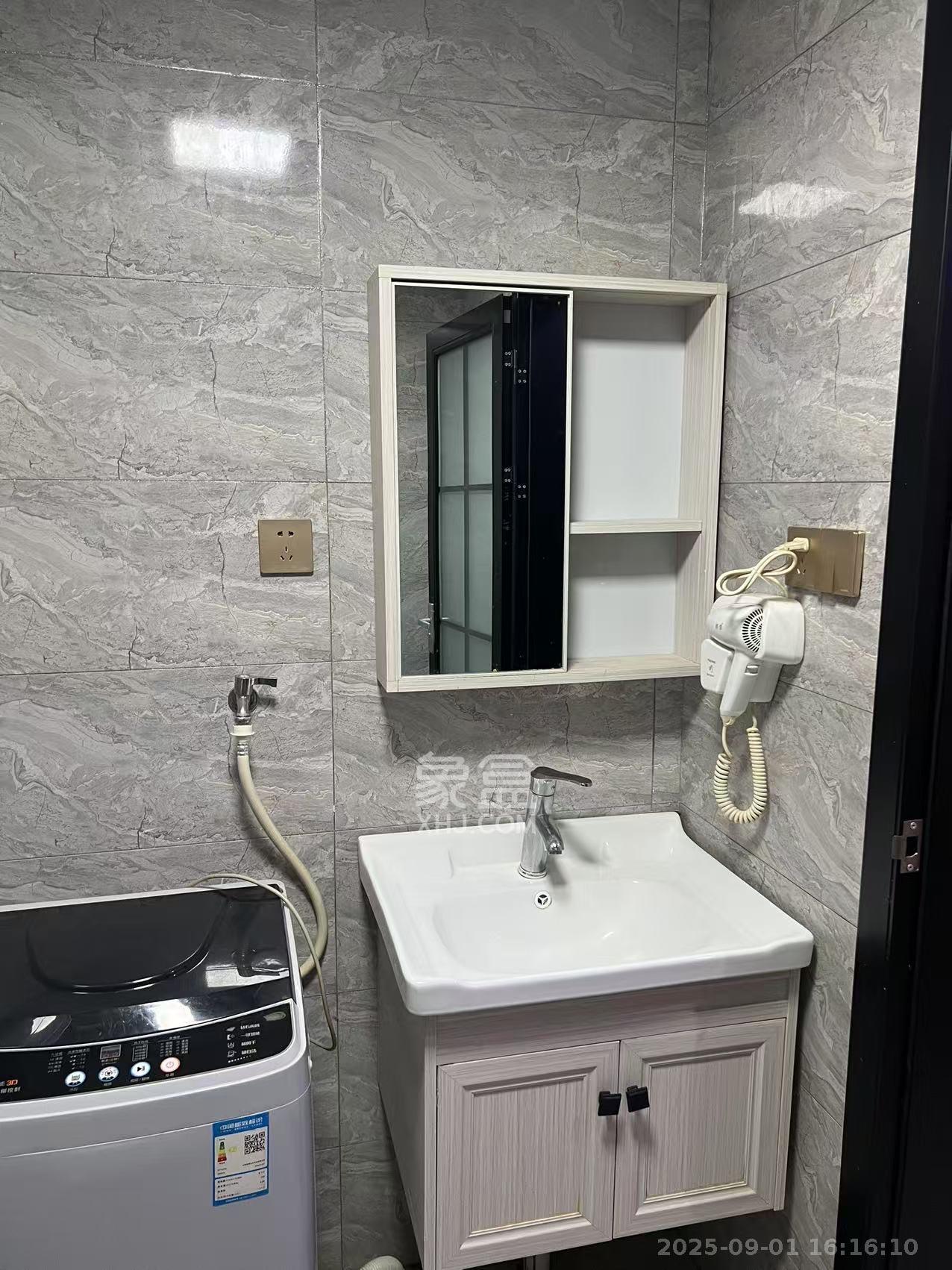 芙蓉万国城MOMA(卓越汇富苑)  1室1厅1卫    1400.0元/月 芙蓉万国城MOMA(卓越汇富苑)  1室1厅1卫    1400.0元/月室内图