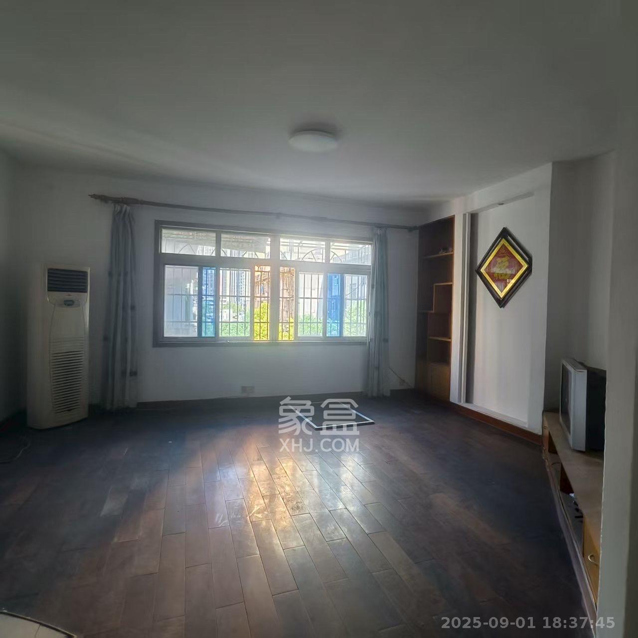 自然小区 3室2厅1卫 1500.0元/月 自然小区 3室2厅1卫 1500.0元/月室内图