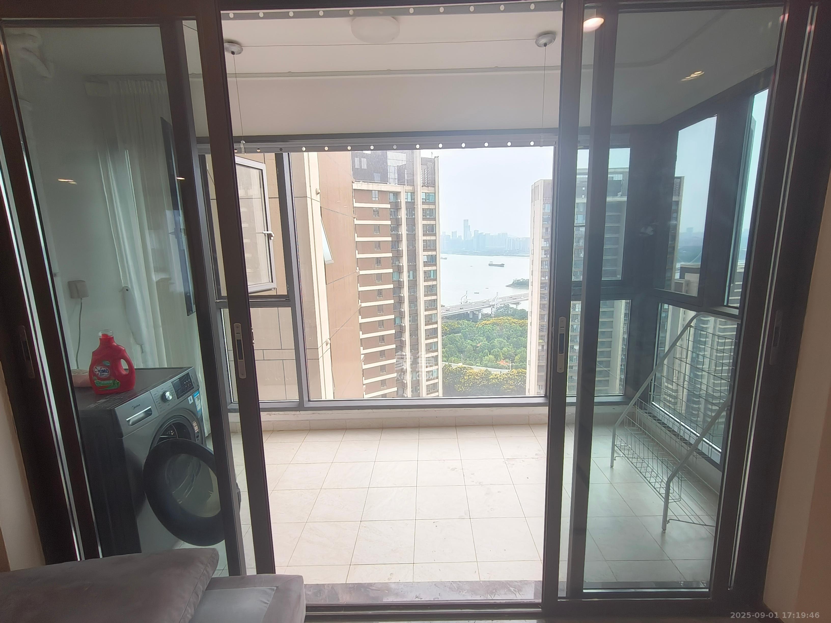 中欣楚天御府E区  4室2厅2卫    4100.0元/月 中欣楚天御府E区  4室2厅2卫    4100.0元/月室内图