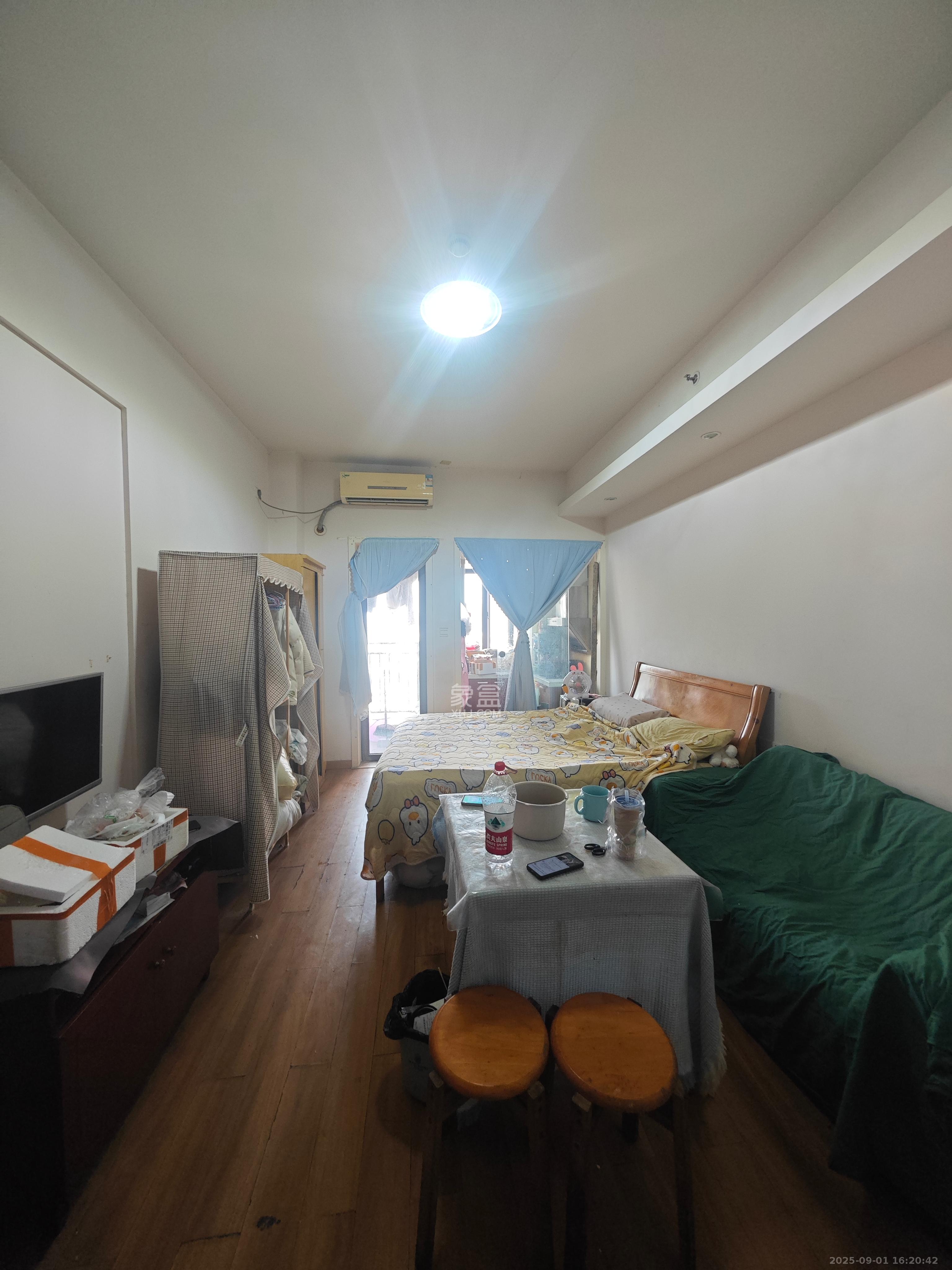 水岸世景  1室1厅1卫   900.00元/月