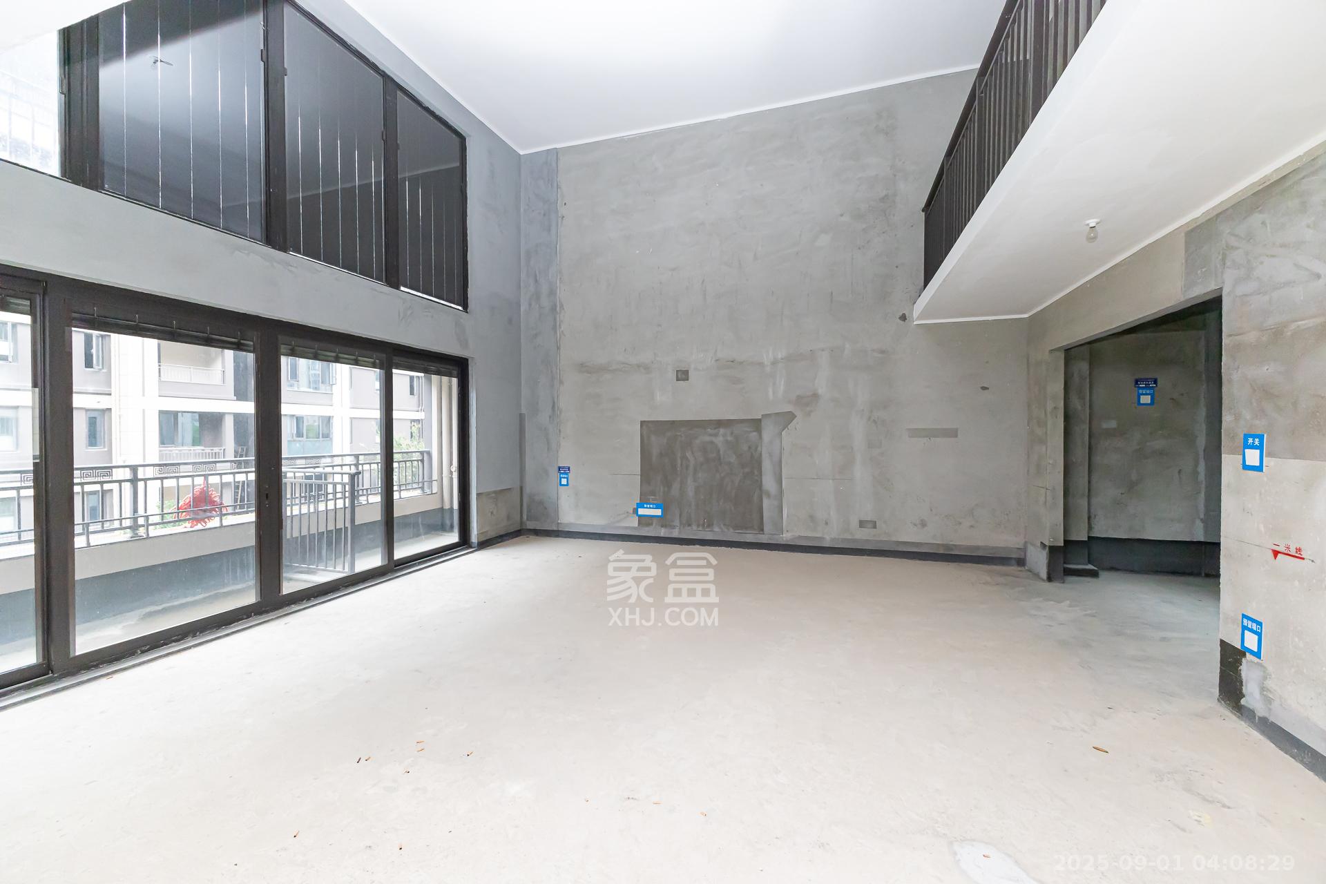 时代建发和著  5室2厅3卫    350.0万客厅