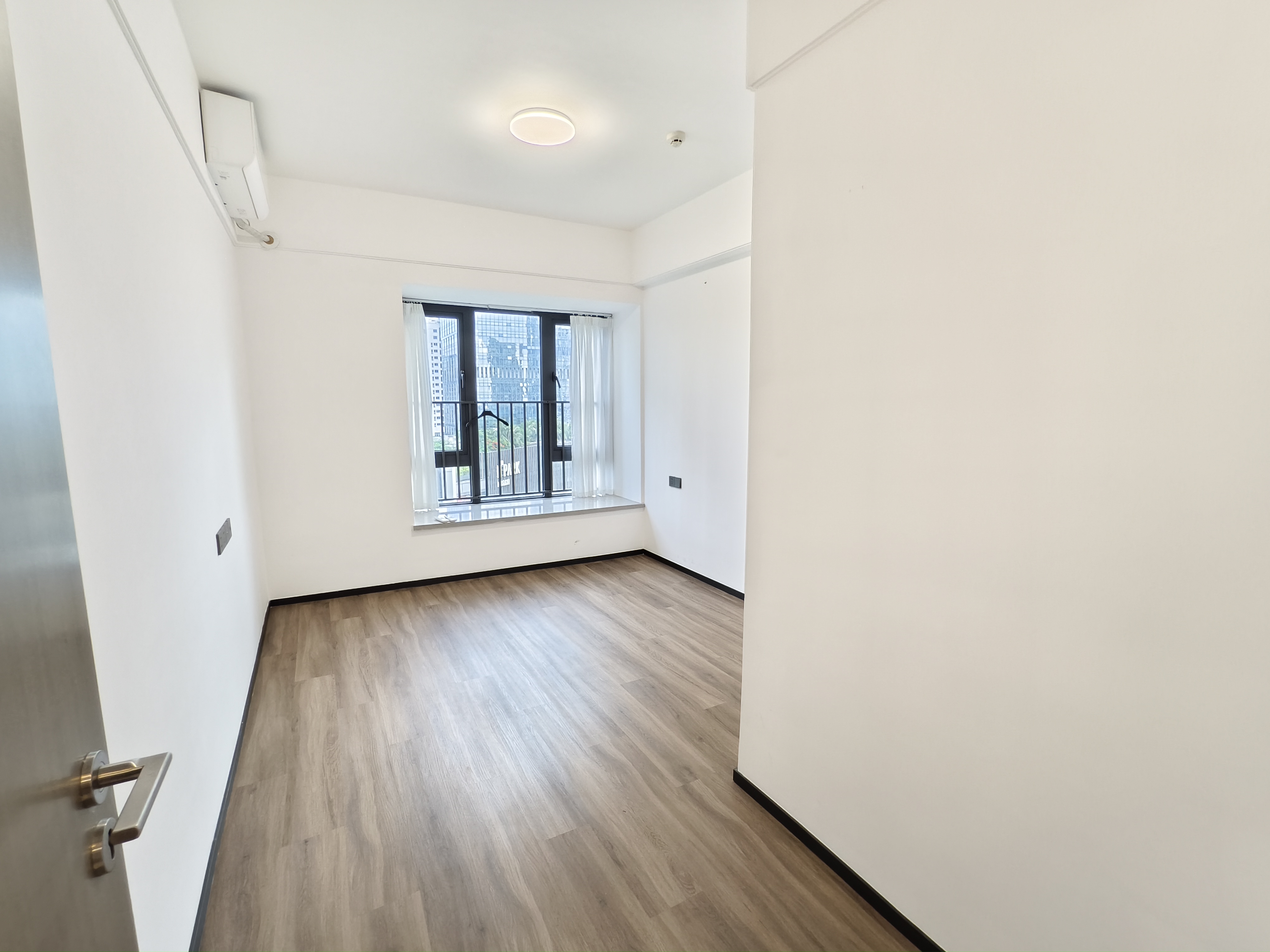 华润中心三期 4室2厅2卫 300.0万 华润中心三期 4室2厅2卫 300.0万室内图