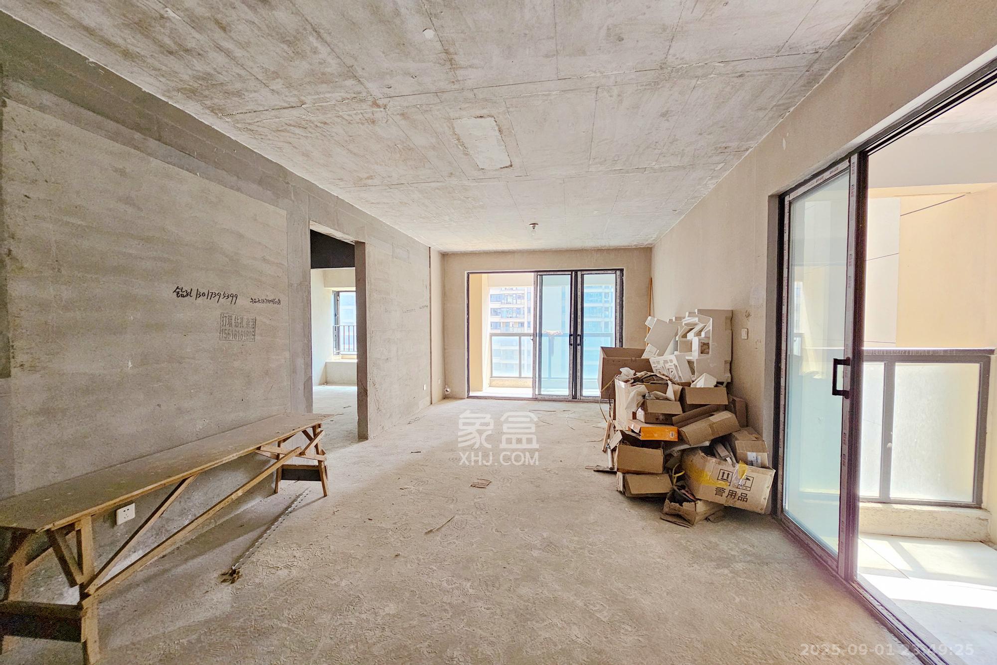 长房东旭国际 3室2厅1卫 120.0万 长房东旭国际 3室2厅1卫 120.0万客厅