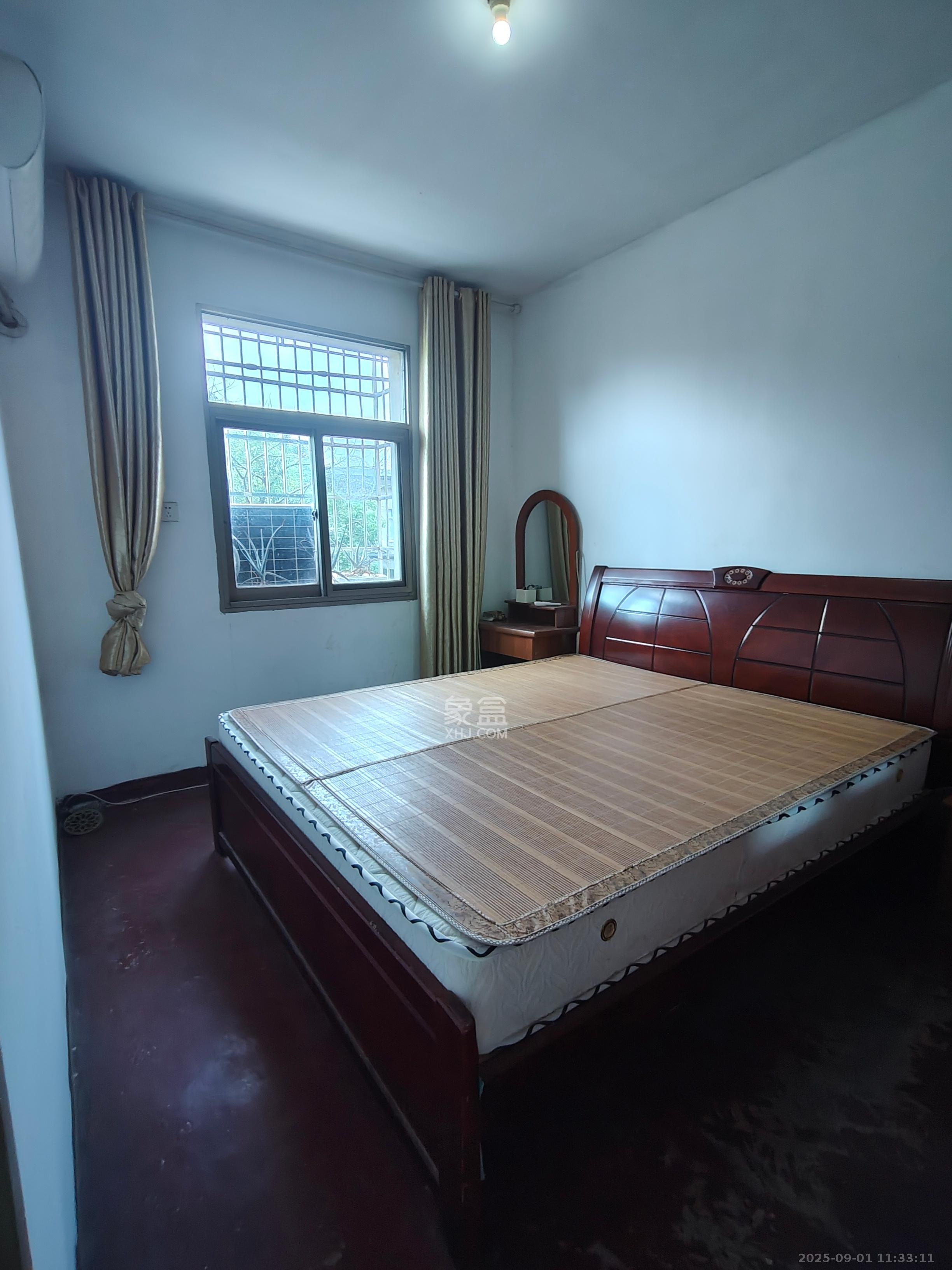 中建五局信和苑三区 2室1厅1卫 1100.0元/月 中建五局信和苑三区 2室1厅1卫 1100.0元/月室内图