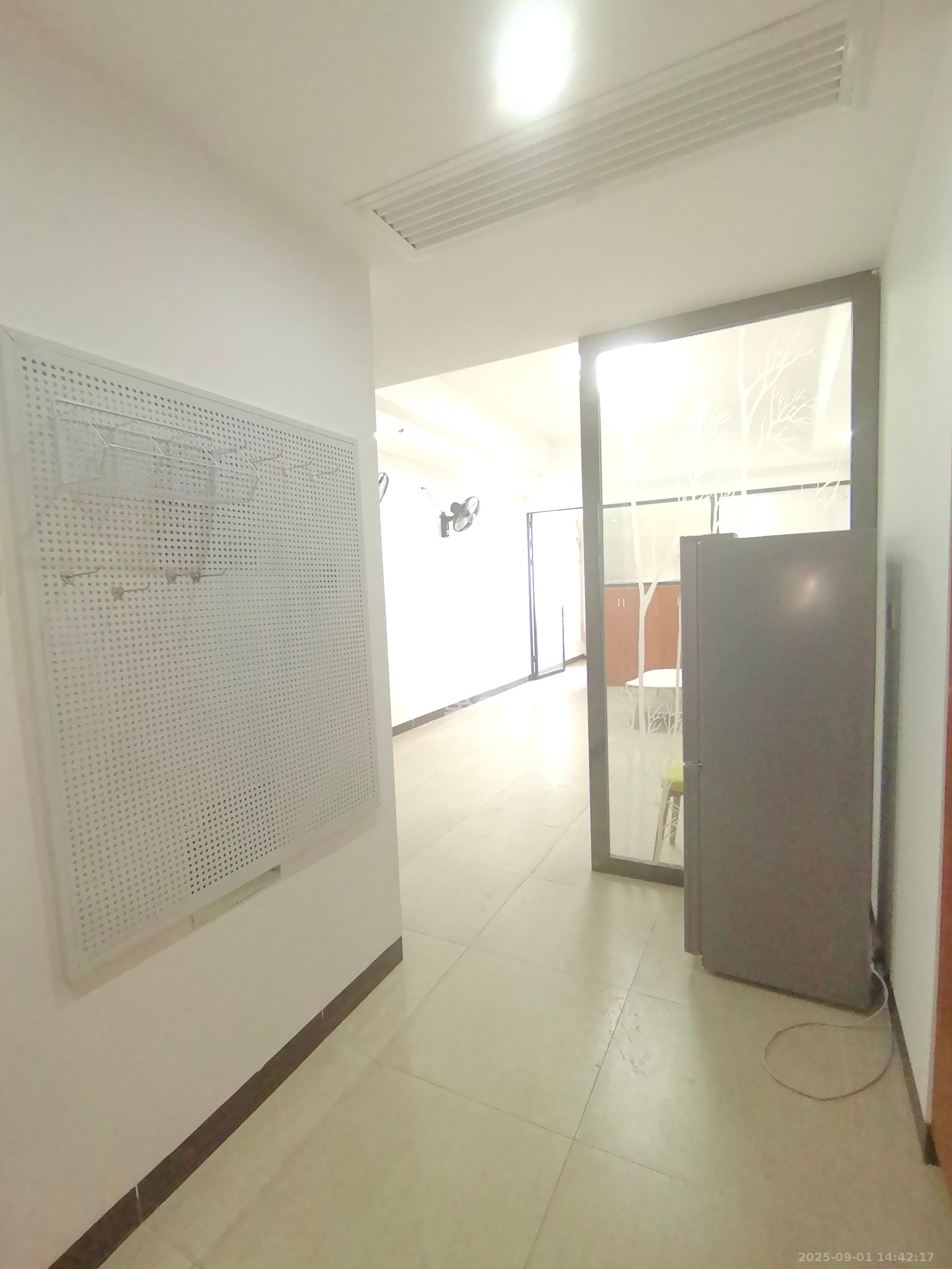 同丰中央广场  1室1厅1卫    1000.0元/月 同丰中央广场  1室1厅1卫    1000.0元/月室内图