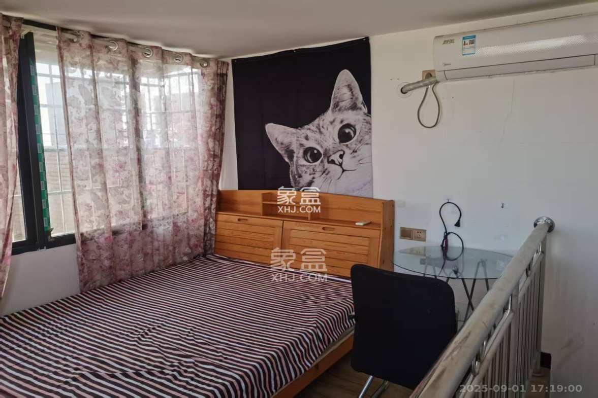 红公馆(前程丽景大厦)  1室2厅4卫    1300.0元/月 红公馆(前程丽景大厦)  1室2厅4卫    1300.0元/月室内图