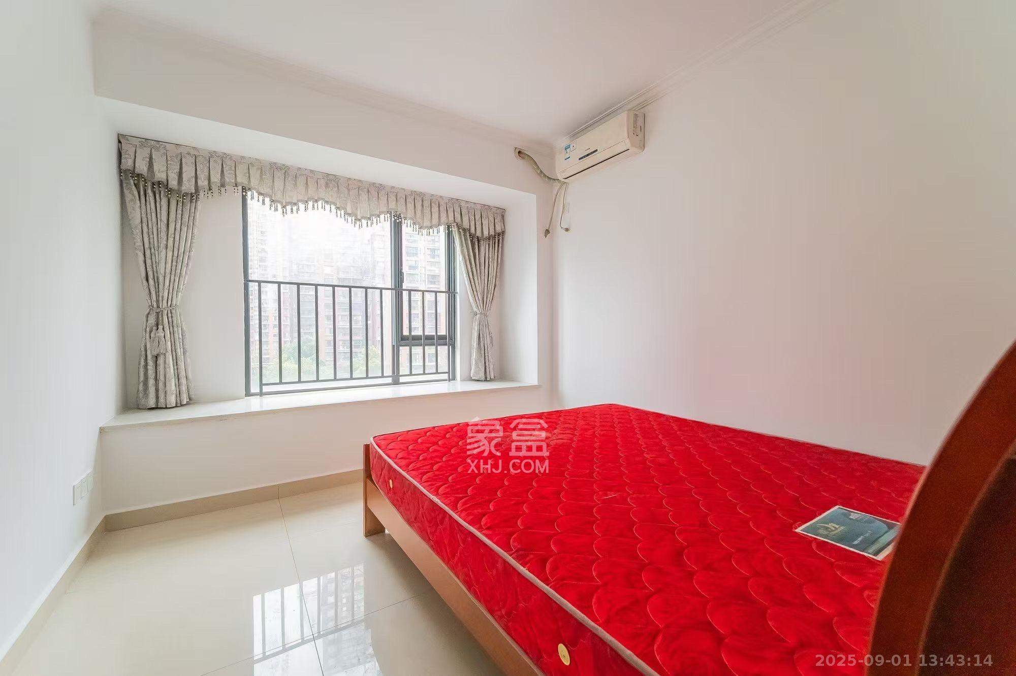 华润凤凰城二期  5室2厅2卫    3200.0元/月 华润凤凰城二期  5室2厅2卫    3200.0元/月室内图