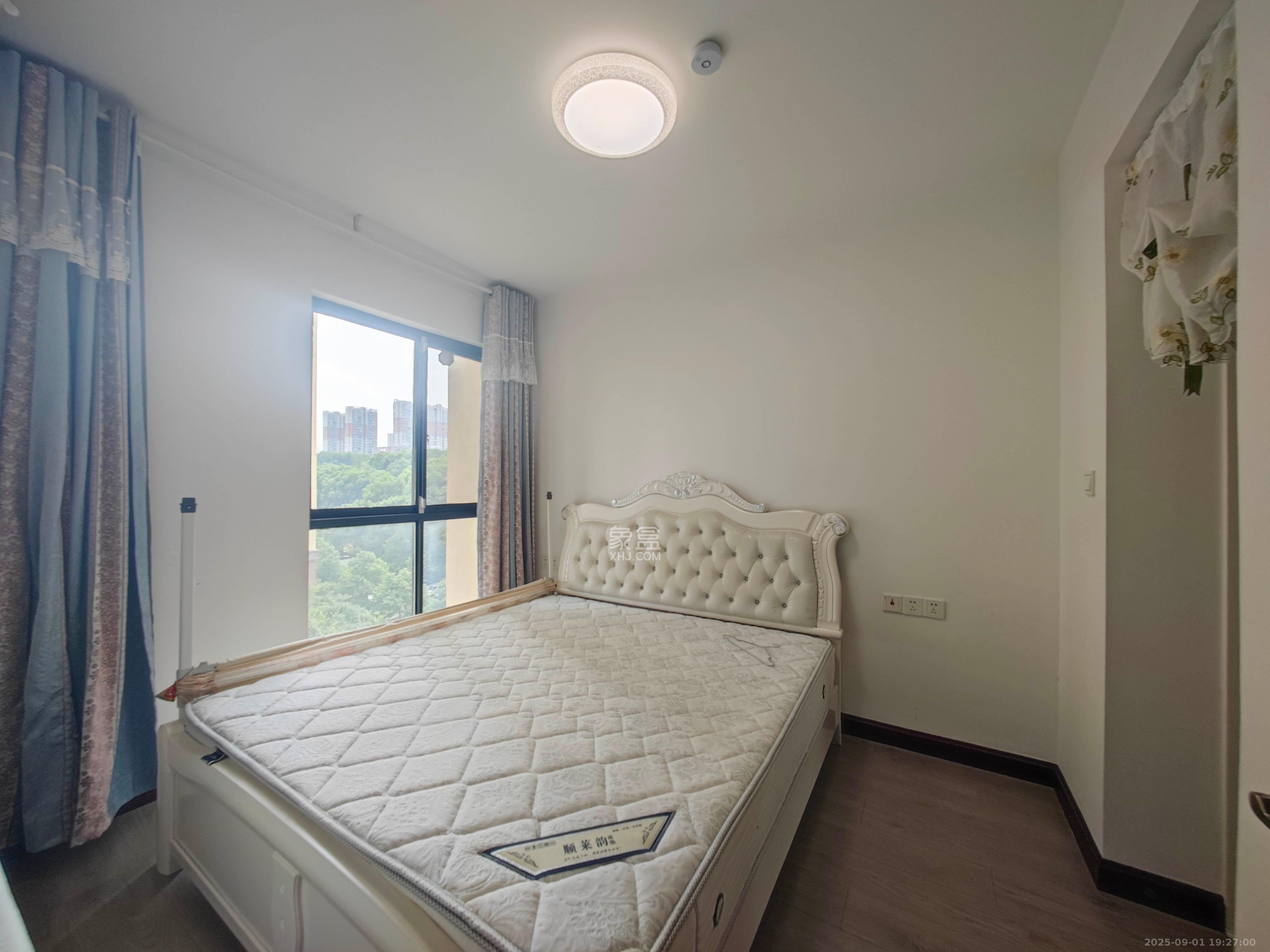 蓝光幸福满庭  3室2厅1卫    83.0万 蓝光幸福满庭  3室2厅1卫    83.0万卧室