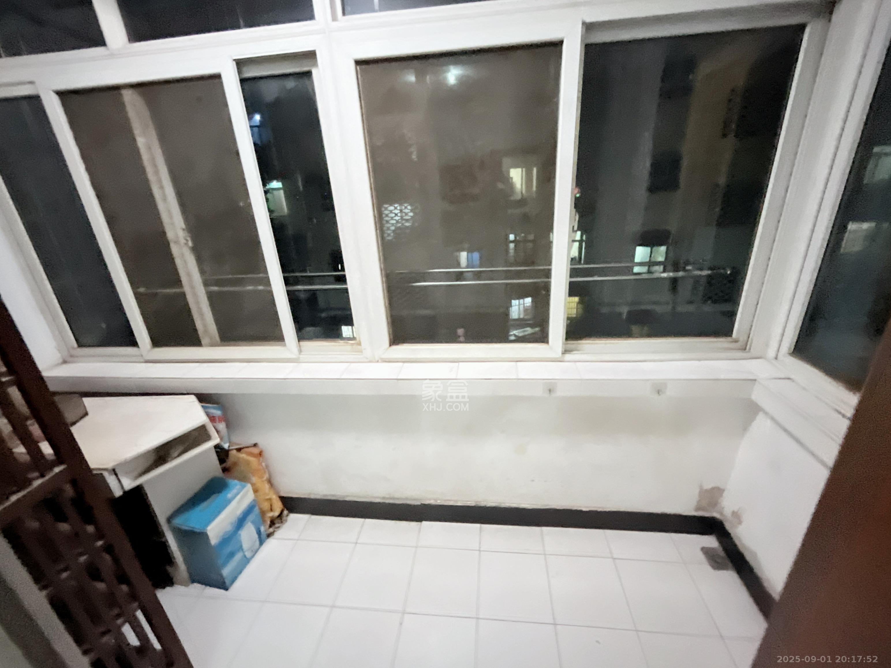 航天大院  2室2厅1卫    1800.0元/月 航天大院  2室2厅1卫    1800.0元/月室内图