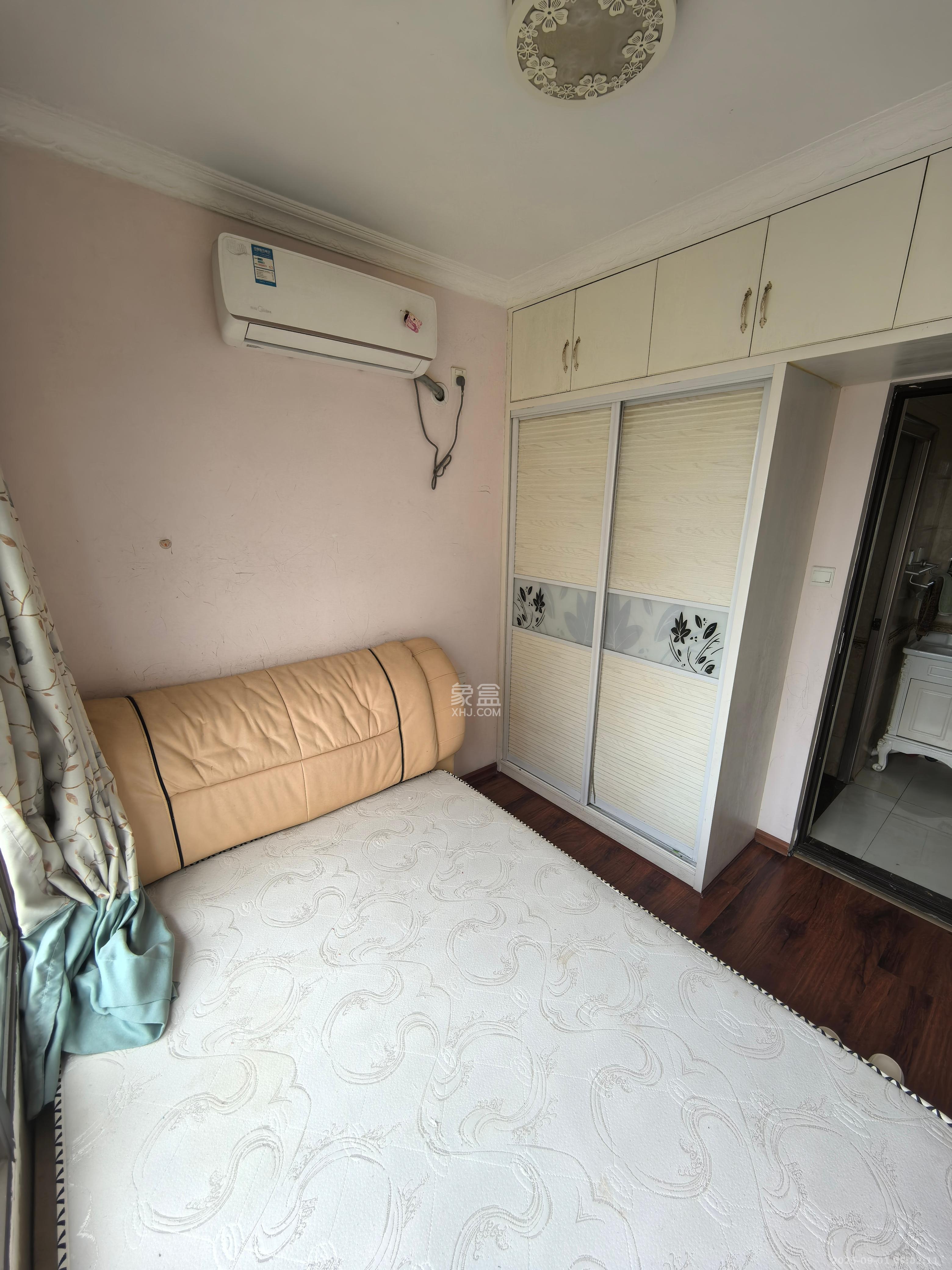 华润橡树湾 3室2厅1卫 2100.0元/月 华润橡树湾 3室2厅1卫 2100.0元/月室内图