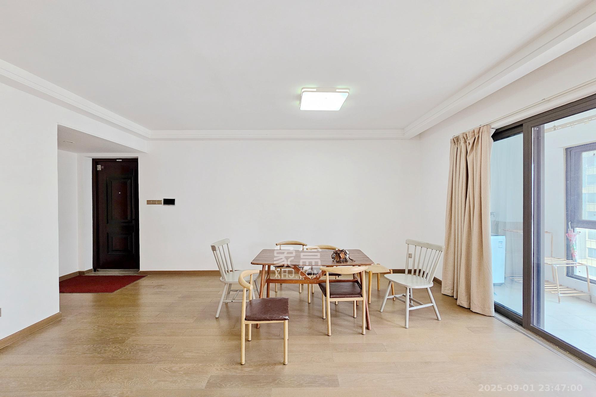 阳光城尚东湾蓝莓苑  4室2厅2卫    130.0万 阳光城尚东湾蓝莓苑  4室2厅2卫    130.0万客厅