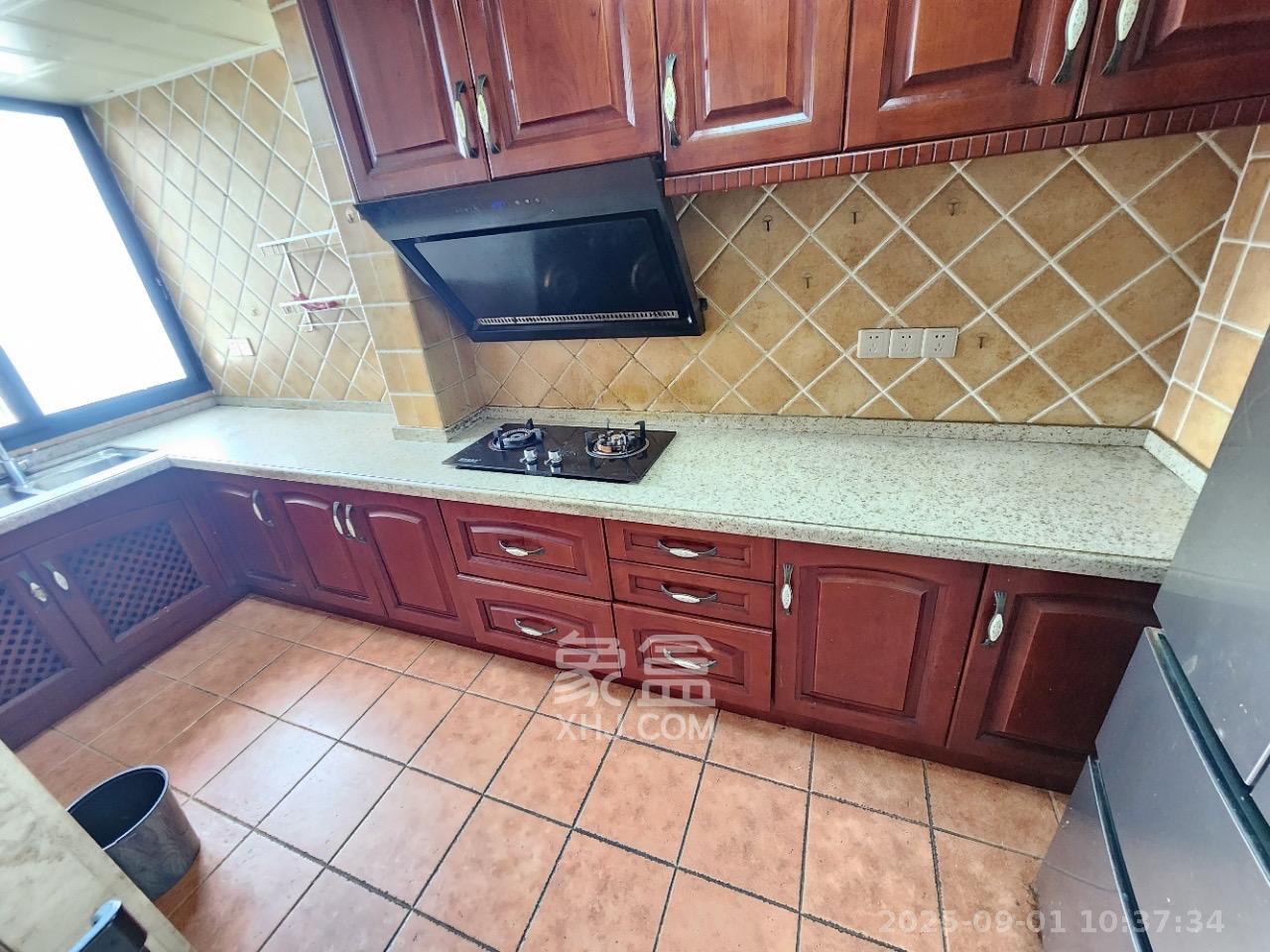 兰亭都荟(璟峰苑)  4室2厅2卫    4000.0元/月 兰亭都荟(璟峰苑)  4室2厅2卫    4000.0元/月室内图