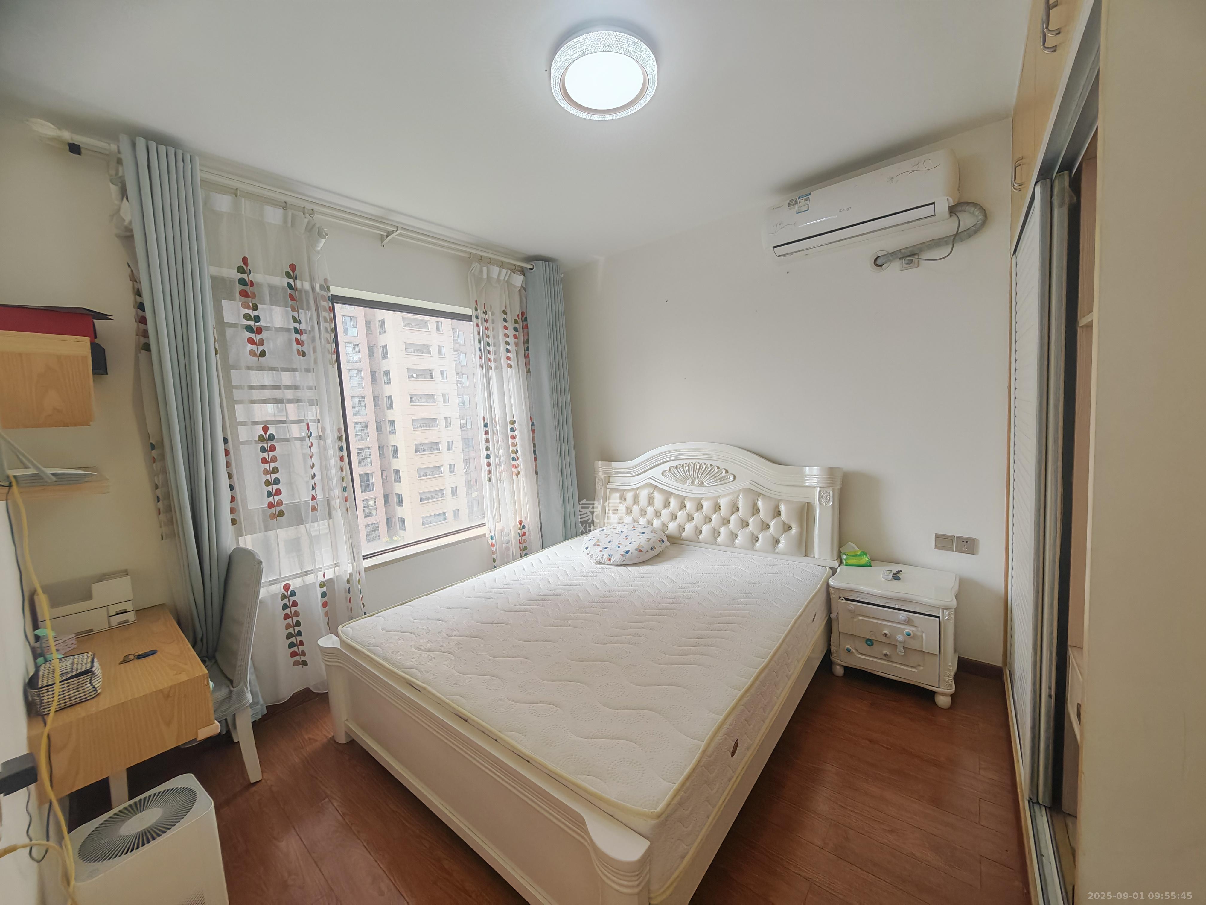 华润五彩城  3室1厅1卫    2000.0元/月 华润五彩城  3室1厅1卫    2000.0元/月室内图