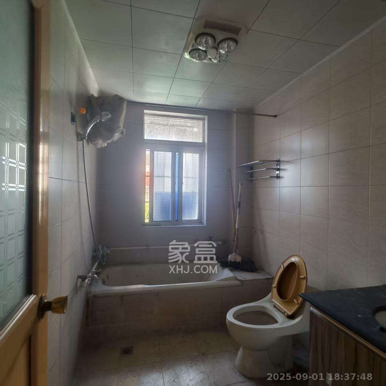 自然小区 3室2厅1卫 1500.0元/月 自然小区 3室2厅1卫 1500.0元/月室内图